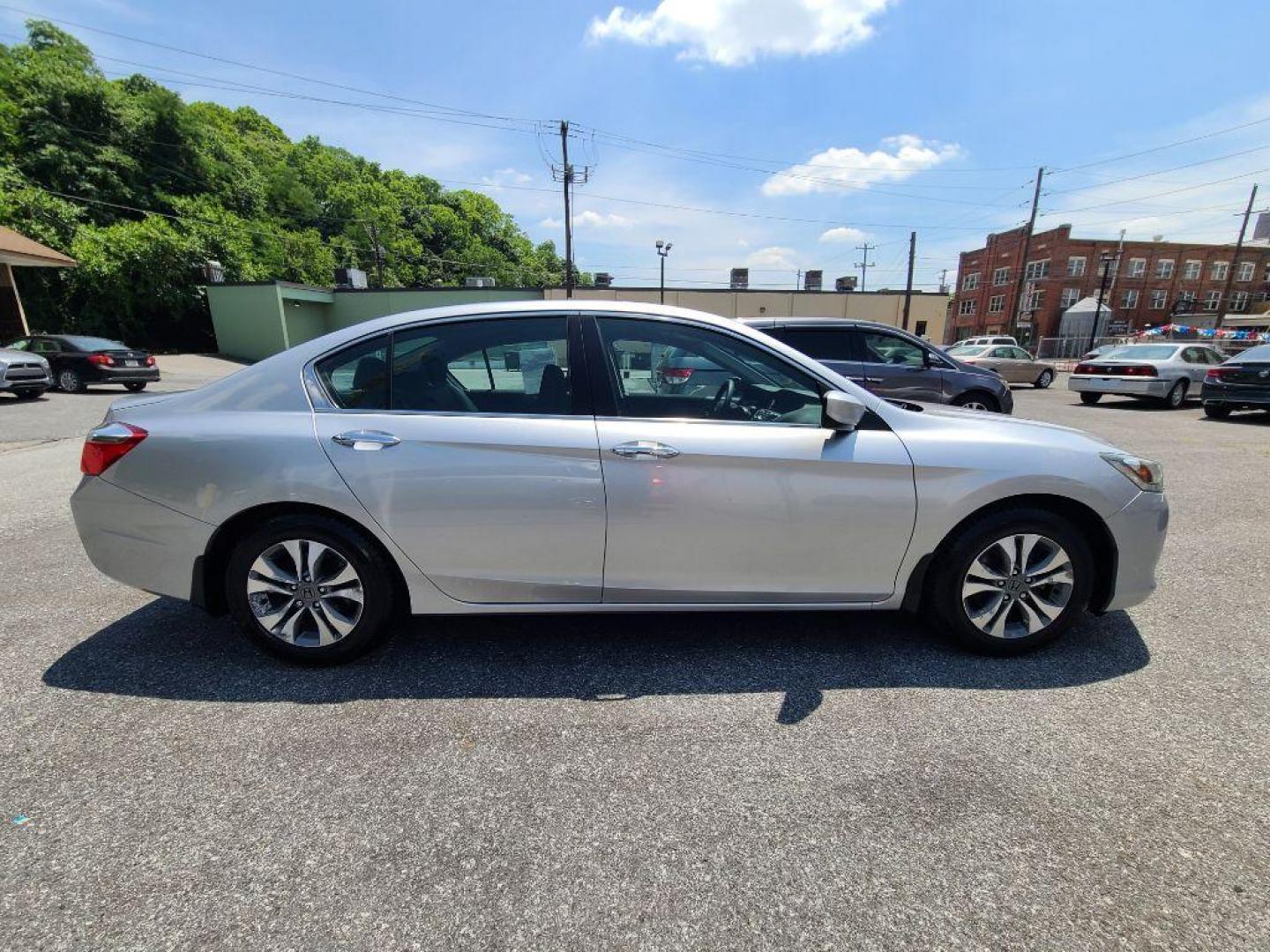 2015 SILVER HONDA ACCORD LX (1HGCR2F33FA) with an 2.4L engine, Continuously Variable transmission, located at 117 North Cameron Street, Harrisburg, PA, 17101, (717) 963-8962, 40.267021, -76.875351 - Photo#5