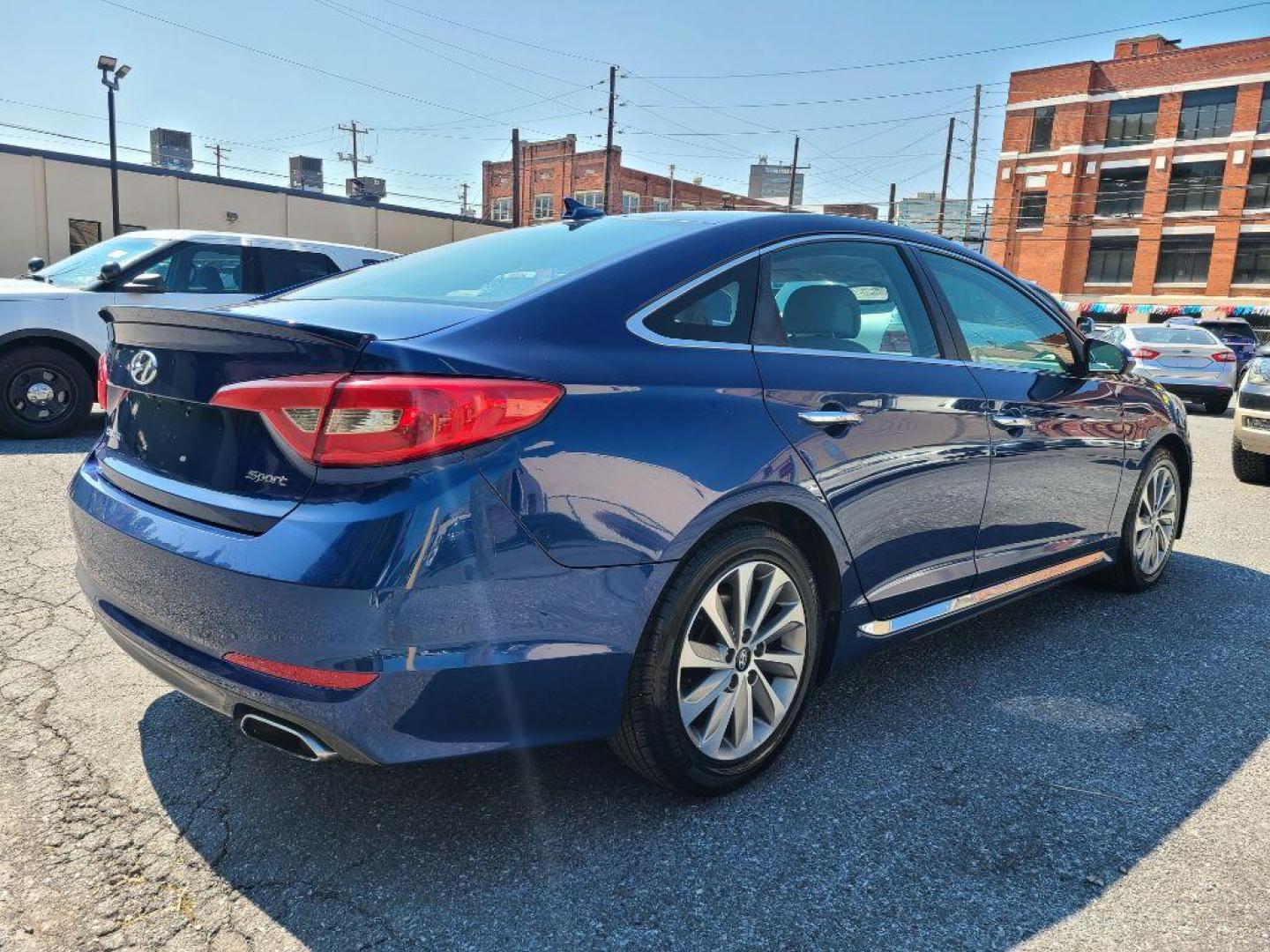 2015 BLUE HYUNDAI SONATA SPORT (5NPE34AF4FH) with an 2.4L engine, Automatic transmission, located at 7981 Paxton Street, Harrisburg, PA, 17111, (717) 561-2926, 40.261490, -76.749229 - WE FINANCE!!! Good Credit/ Bad Credit/ No Credit - ALL Trade-Ins Welcomed!!! ***Guaranteed Credit Approval*** APPLY ONLINE or CALL us TODAY ;) Please call us to discuss your cash and financing options. - Photo#4