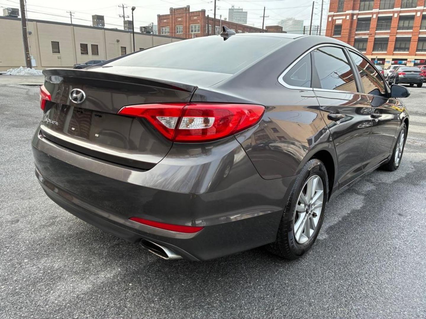 2015 BROWN HYUNDAI SONATA SE (5NPE24AF2FH) with an 2.4L engine, Automatic transmission, located at 117 North Cameron Street, Harrisburg, PA, 17101, (717) 963-8962, 40.267021, -76.875351 - WE FINANCE!!! Good Credit/ Challenged Credit/ No Credit - ALL Trade-Ins Welcomed!!! APPLY ONLINE or CALL us TODAY ;) Please call us to discuss your cash and/or financing options. - Photo#4