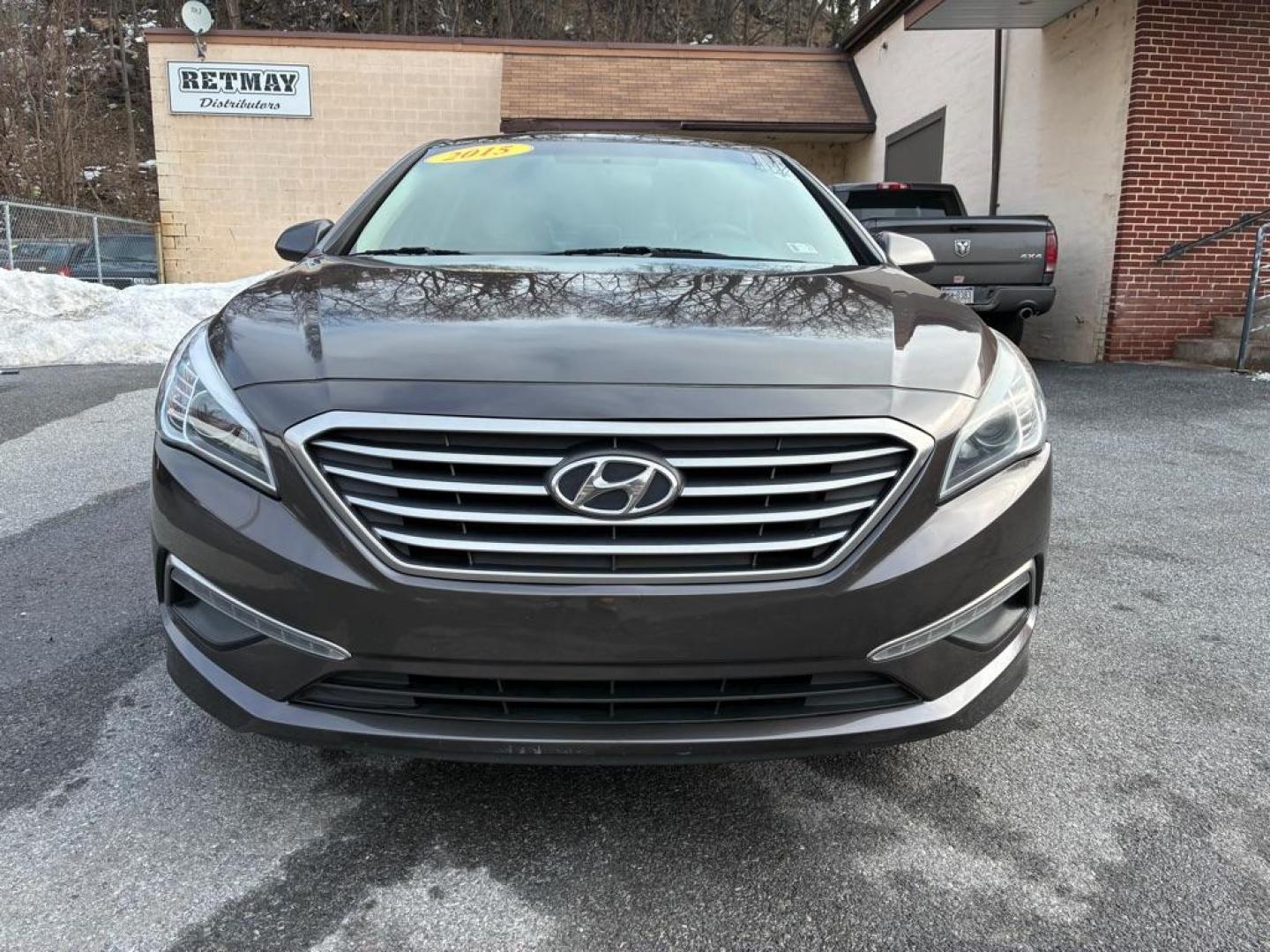 2015 BROWN HYUNDAI SONATA SE (5NPE24AF2FH) with an 2.4L engine, Automatic transmission, located at 117 North Cameron Street, Harrisburg, PA, 17101, (717) 963-8962, 40.267021, -76.875351 - WE FINANCE!!! Good Credit/ Challenged Credit/ No Credit - ALL Trade-Ins Welcomed!!! APPLY ONLINE or CALL us TODAY ;) Please call us to discuss your cash and/or financing options. - Photo#7