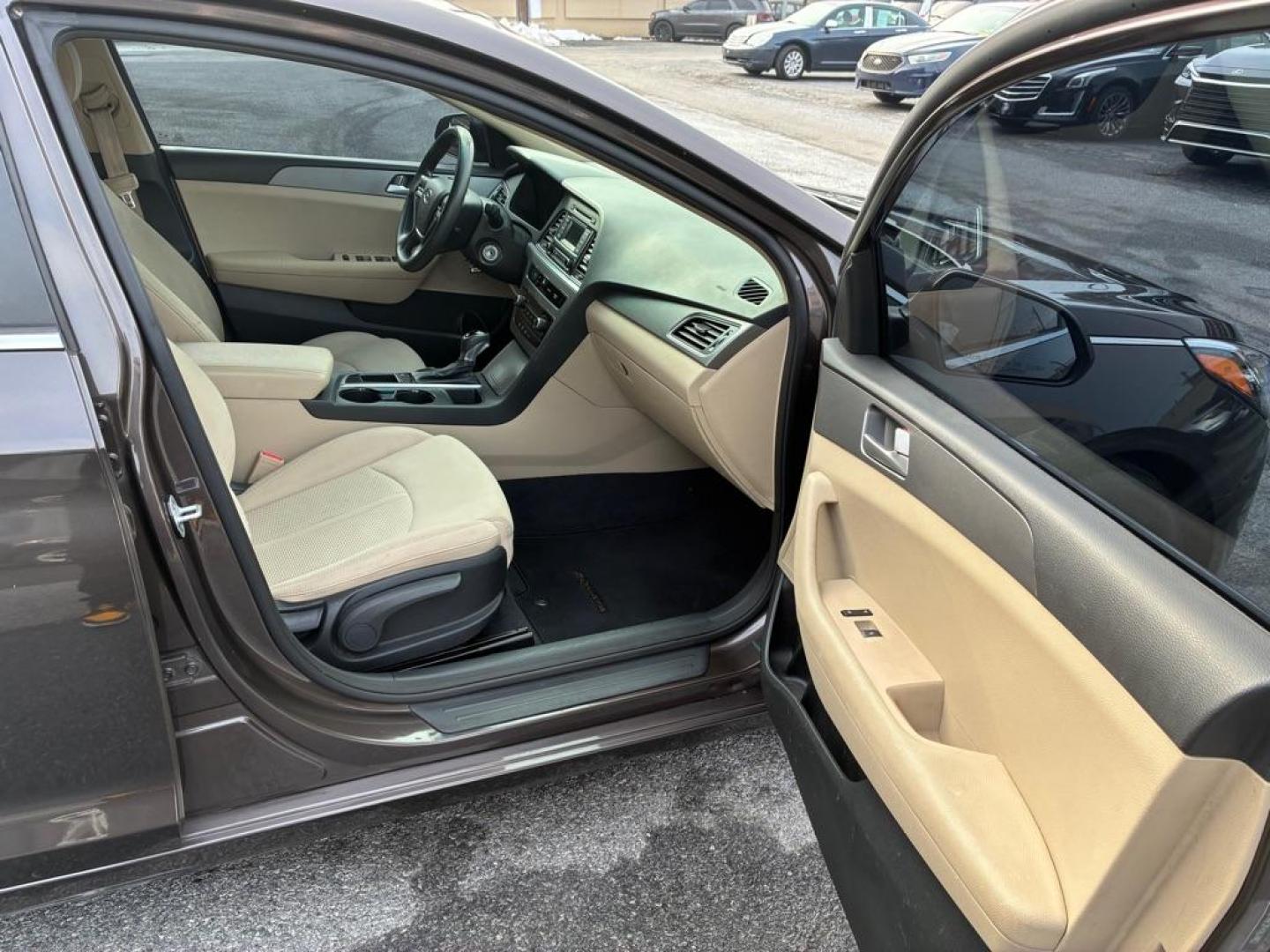 2015 BROWN HYUNDAI SONATA SE (5NPE24AF2FH) with an 2.4L engine, Automatic transmission, located at 117 North Cameron Street, Harrisburg, PA, 17101, (717) 963-8962, 40.267021, -76.875351 - WE FINANCE!!! Good Credit/ Challenged Credit/ No Credit - ALL Trade-Ins Welcomed!!! APPLY ONLINE or CALL us TODAY ;) Please call us to discuss your cash and/or financing options. - Photo#8