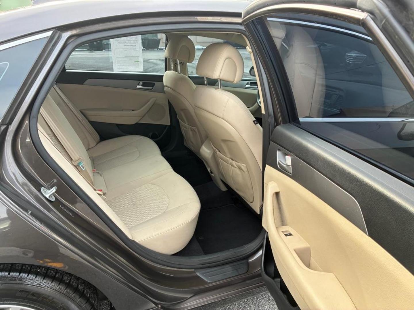 2015 BROWN HYUNDAI SONATA SE (5NPE24AF2FH) with an 2.4L engine, Automatic transmission, located at 117 North Cameron Street, Harrisburg, PA, 17101, (717) 963-8962, 40.267021, -76.875351 - WE FINANCE!!! Good Credit/ Challenged Credit/ No Credit - ALL Trade-Ins Welcomed!!! APPLY ONLINE or CALL us TODAY ;) Please call us to discuss your cash and/or financing options. - Photo#9