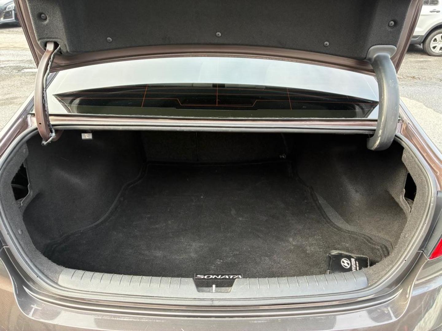 2015 BROWN HYUNDAI SONATA SE (5NPE24AF2FH) with an 2.4L engine, Automatic transmission, located at 117 North Cameron Street, Harrisburg, PA, 17101, (717) 963-8962, 40.267021, -76.875351 - WE FINANCE!!! Good Credit/ Challenged Credit/ No Credit - ALL Trade-Ins Welcomed!!! APPLY ONLINE or CALL us TODAY ;) Please call us to discuss your cash and/or financing options. - Photo#10