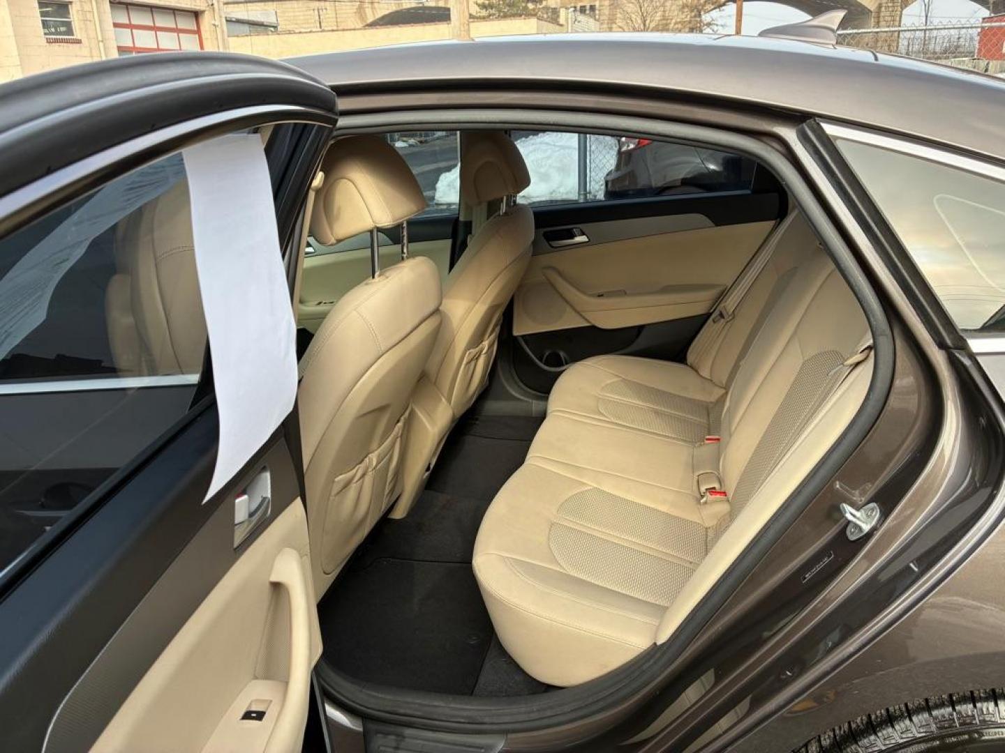 2015 BROWN HYUNDAI SONATA SE (5NPE24AF2FH) with an 2.4L engine, Automatic transmission, located at 117 North Cameron Street, Harrisburg, PA, 17101, (717) 963-8962, 40.267021, -76.875351 - WE FINANCE!!! Good Credit/ Challenged Credit/ No Credit - ALL Trade-Ins Welcomed!!! APPLY ONLINE or CALL us TODAY ;) Please call us to discuss your cash and/or financing options. - Photo#11