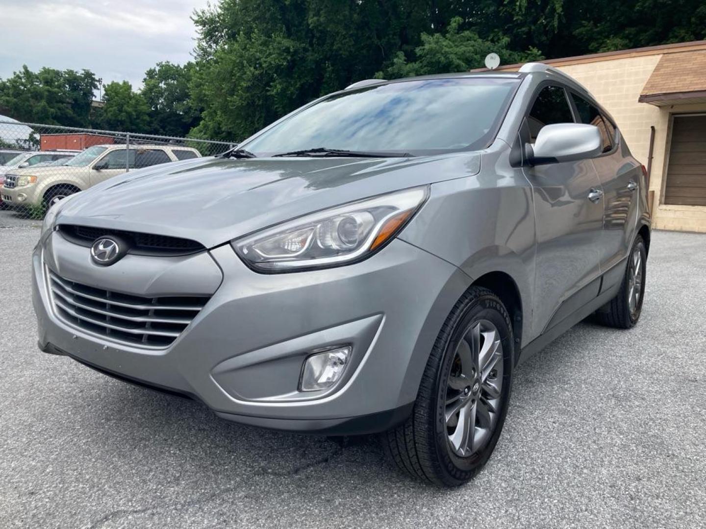 2015 HYUNDAI TUCSON LIMITED (KM8JUCAG1FU) with an 2.4L engine, Automatic transmission, located at 117 North Cameron Street, Harrisburg, PA, 17101, (717) 963-8962, 40.267021, -76.875351 - WE FINANCE!!! Good Credit/ Bad Credit/ No Credit - ALL Trade-Ins Welcomed!!! ***Guaranteed Credit Approval*** APPLY ONLINE or CALL us TODAY ;) Internet Prices and Marketplace Prices are SPECIAL discounted ***CASH DEALS*** Retail Prices are higher. Please call us to discuss your cash and finan - Photo#0
