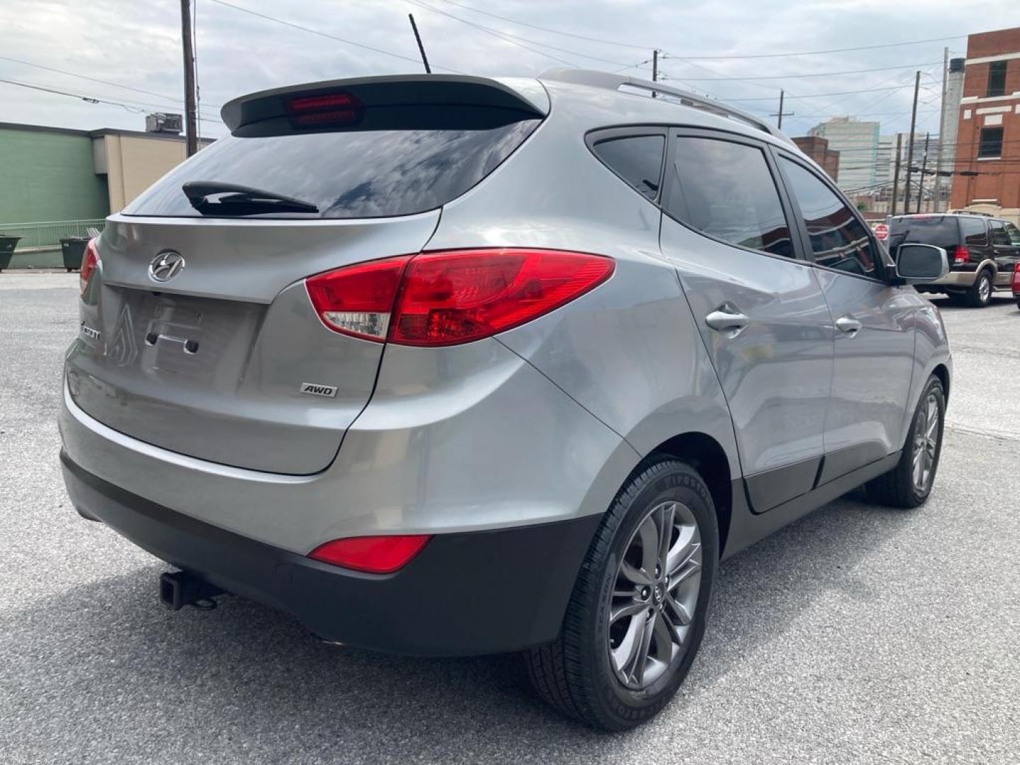 2015 HYUNDAI TUCSON LIMITED (KM8JUCAG1FU) with an 2.4L engine, Automatic transmission, located at 117 North Cameron Street, Harrisburg, PA, 17101, (717) 963-8962, 40.267021, -76.875351 - WE FINANCE!!! Good Credit/ Bad Credit/ No Credit - ALL Trade-Ins Welcomed!!! ***Guaranteed Credit Approval*** APPLY ONLINE or CALL us TODAY ;) Internet Prices and Marketplace Prices are SPECIAL discounted ***CASH DEALS*** Retail Prices are higher. Please call us to discuss your cash and finan - Photo#4