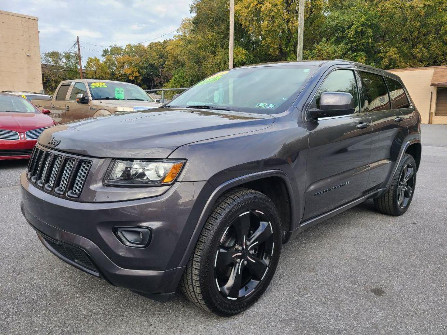 2015 GRAY JEEP GRAND CHEROKEE LAREDO (1C4RJFAG5FC) with an 3.6L engine, Automatic transmission, located at 117 North Cameron Street, Harrisburg, PA, 17101, (717) 963-8962, 40.267021, -76.875351 - Photo#0