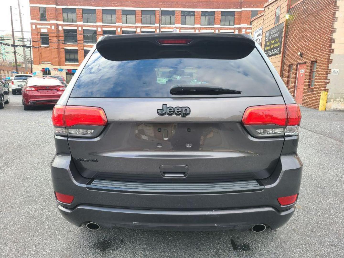 2015 GRAY JEEP GRAND CHEROKEE LAREDO (1C4RJFAG5FC) with an 3.6L engine, Automatic transmission, located at 117 North Cameron Street, Harrisburg, PA, 17101, (717) 963-8962, 40.267021, -76.875351 - Photo#3