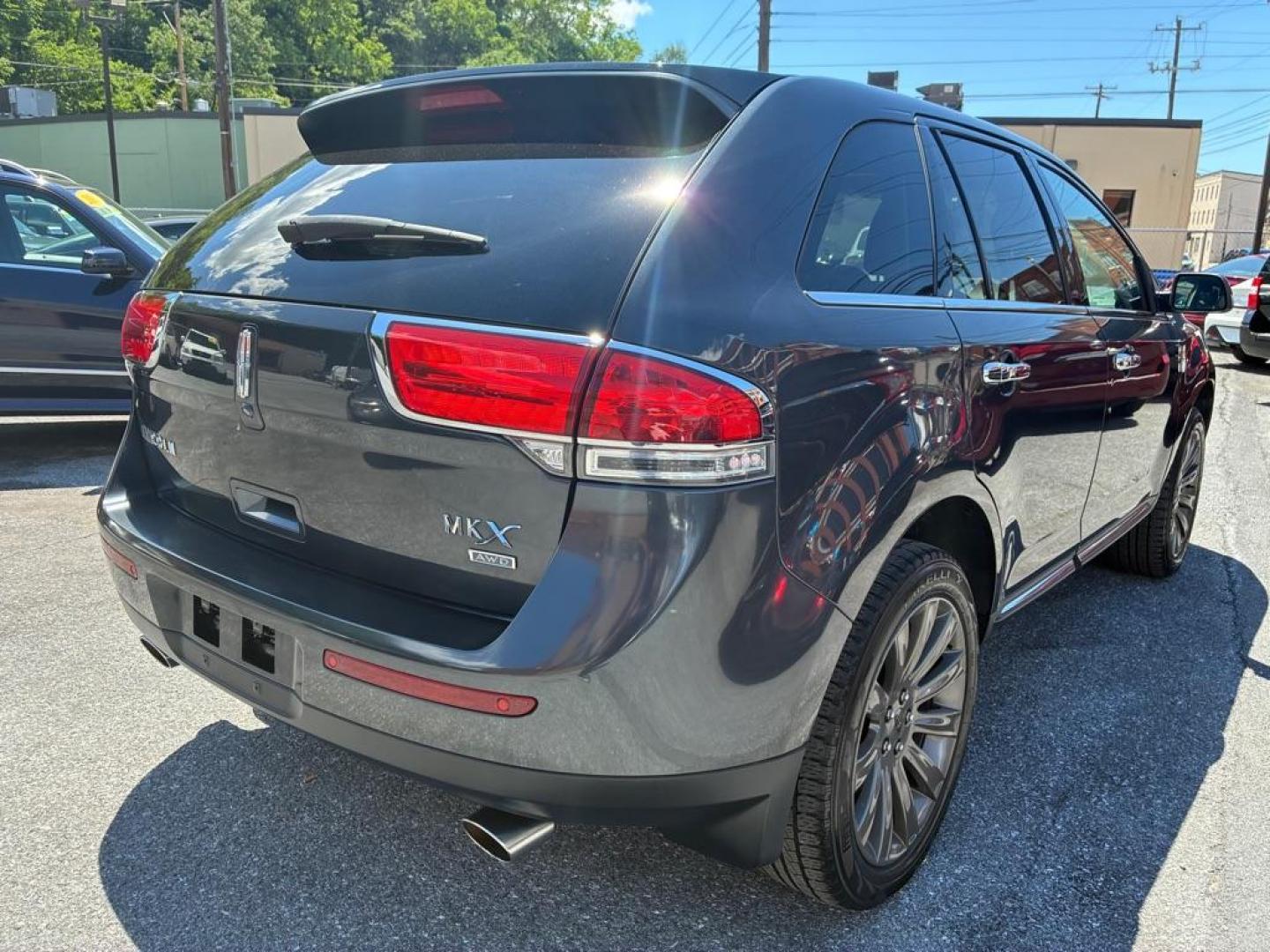 2015 GRAY LINCOLN MKX (2LMDJ8JK6FB) with an 3.7L engine, Automatic transmission, located at 117 North Cameron Street, Harrisburg, PA, 17101, (717) 963-8962, 40.267021, -76.875351 - WE FINANCE!!! MOST vehicles are available for financing. Good Credit/ Challenged Credit/ No Credit - ALL Trade-Ins Welcomed!!! APPLY ONLINE or CALL us TODAY Please call us to discuss your cash and/or financing options. Thanks for checking our inventory! We're here to help. - Photo#4