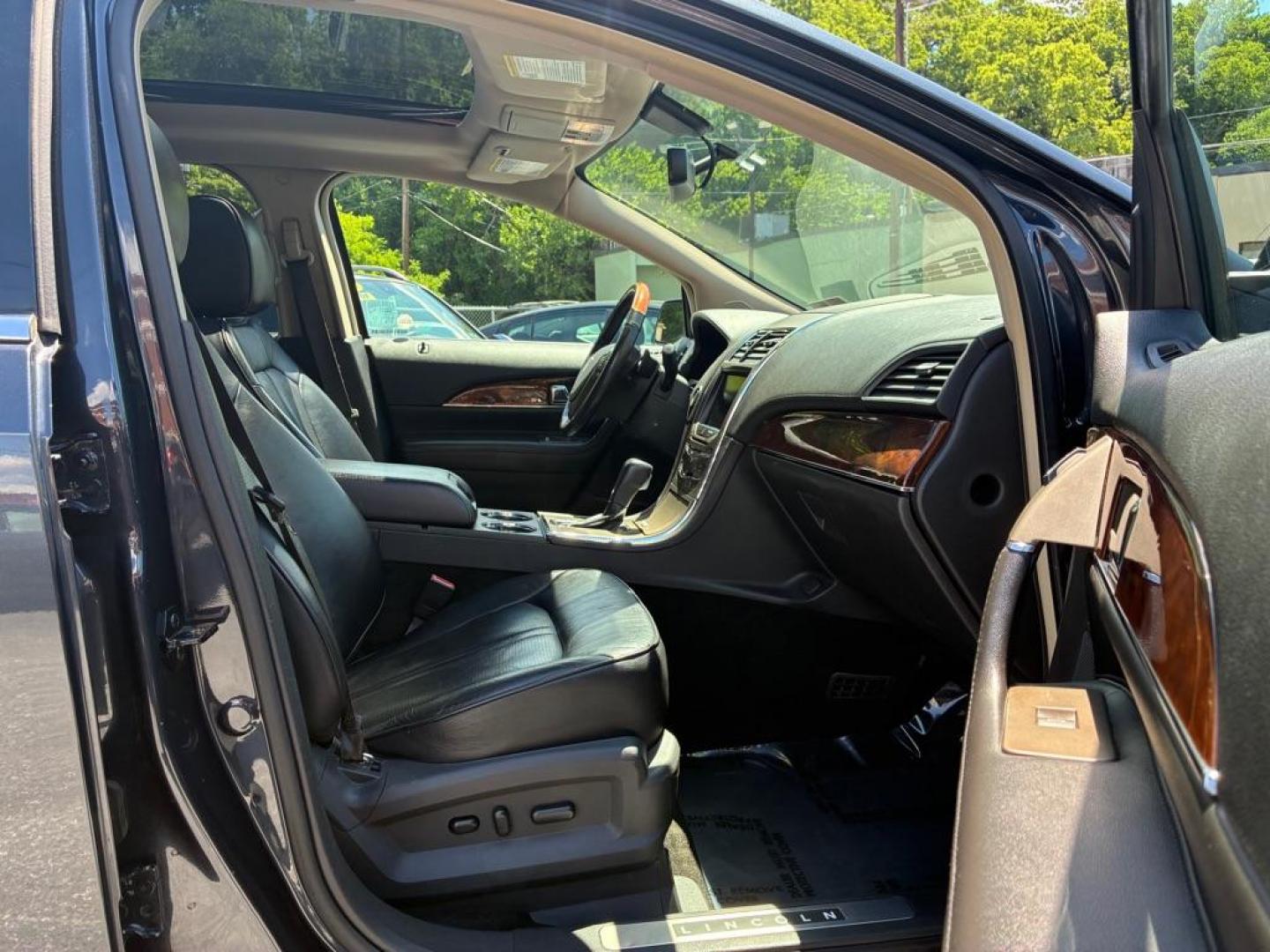2015 GRAY LINCOLN MKX (2LMDJ8JK6FB) with an 3.7L engine, Automatic transmission, located at 117 North Cameron Street, Harrisburg, PA, 17101, (717) 963-8962, 40.267021, -76.875351 - WE FINANCE!!! MOST vehicles are available for financing. Good Credit/ Challenged Credit/ No Credit - ALL Trade-Ins Welcomed!!! APPLY ONLINE or CALL us TODAY Please call us to discuss your cash and/or financing options. Thanks for checking our inventory! We're here to help. - Photo#7