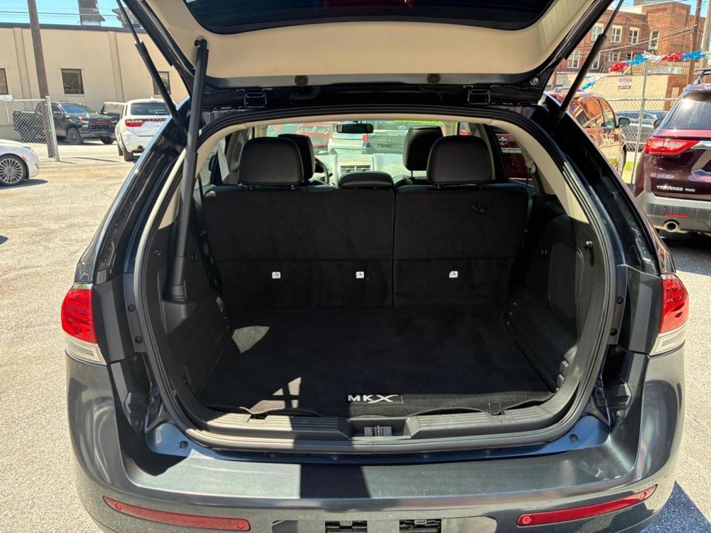 2015 GRAY LINCOLN MKX (2LMDJ8JK6FB) with an 3.7L engine, Automatic transmission, located at 117 North Cameron Street, Harrisburg, PA, 17101, (717) 963-8962, 40.267021, -76.875351 - WE FINANCE!!! MOST vehicles are available for financing. Good Credit/ Challenged Credit/ No Credit - ALL Trade-Ins Welcomed!!! APPLY ONLINE or CALL us TODAY Please call us to discuss your cash and/or financing options. Thanks for checking our inventory! We're here to help. - Photo#9