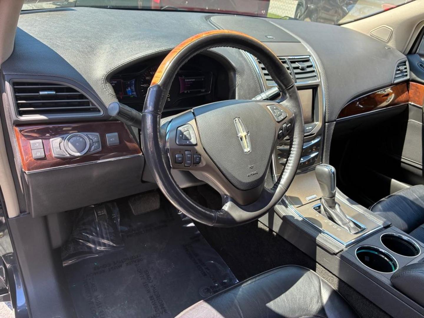 2015 GRAY LINCOLN MKX (2LMDJ8JK6FB) with an 3.7L engine, Automatic transmission, located at 117 North Cameron Street, Harrisburg, PA, 17101, (717) 963-8962, 40.267021, -76.875351 - WE FINANCE!!! MOST vehicles are available for financing. Good Credit/ Challenged Credit/ No Credit - ALL Trade-Ins Welcomed!!! APPLY ONLINE or CALL us TODAY Please call us to discuss your cash and/or financing options. Thanks for checking our inventory! We're here to help. - Photo#14