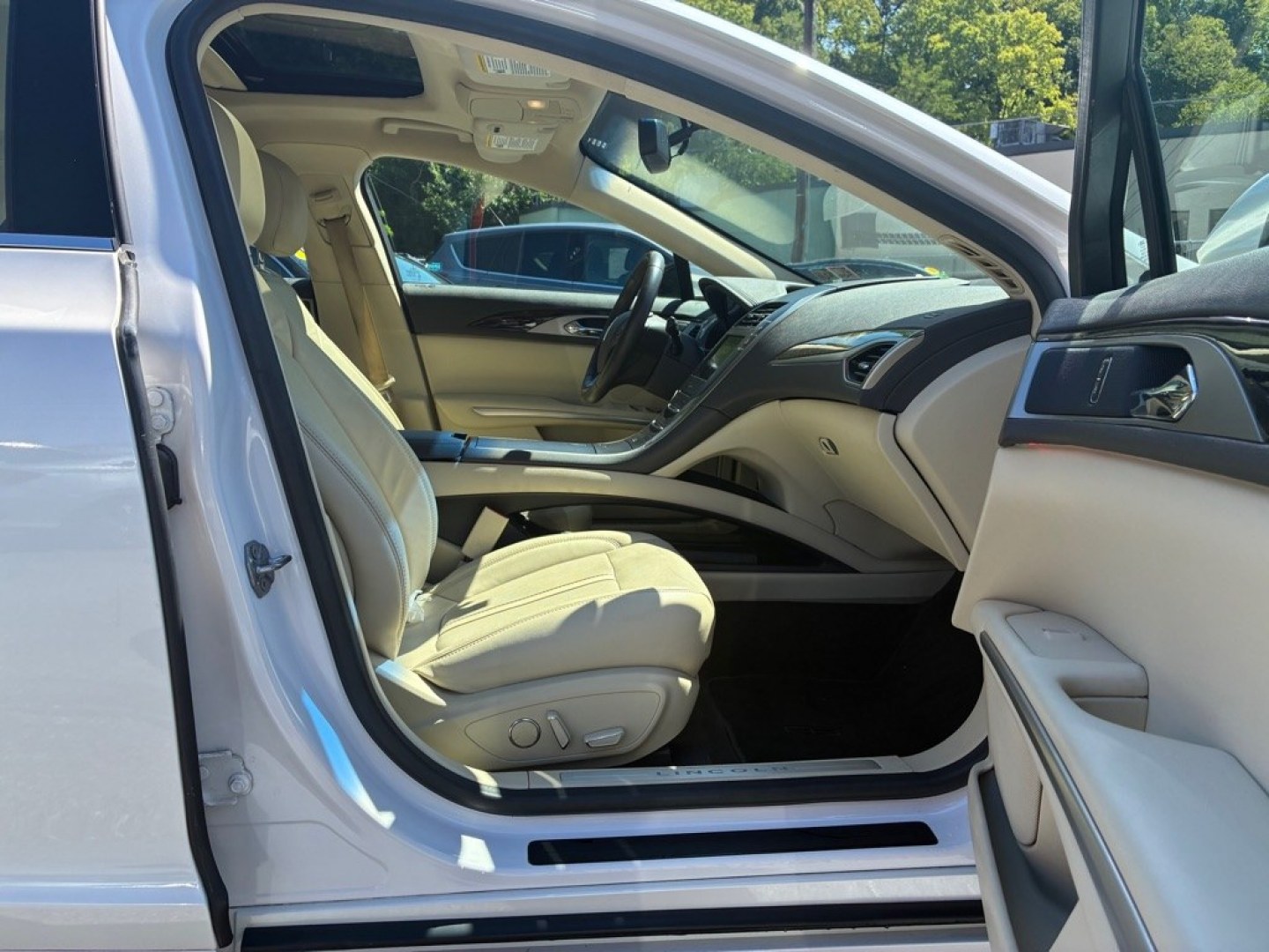 2015 WHITE LINCOLN MKZ HYBRID (3LN6L2LU5FR) with an 2.0L engine, Continuously Variable transmission, located at 117 North Cameron Street, Harrisburg, PA, 17101, (717) 963-8962, 40.267021, -76.875351 - WE FINANCE!!! MOST vehicles are available for financing. Good Credit/ Challenged Credit/ No Credit - ALL Trade-Ins Welcomed!!! APPLY ONLINE or CALL us TODAY Please call us to discuss your cash and/or financing options. Thanks for checking our inventory! We're here to help.- Photo#8