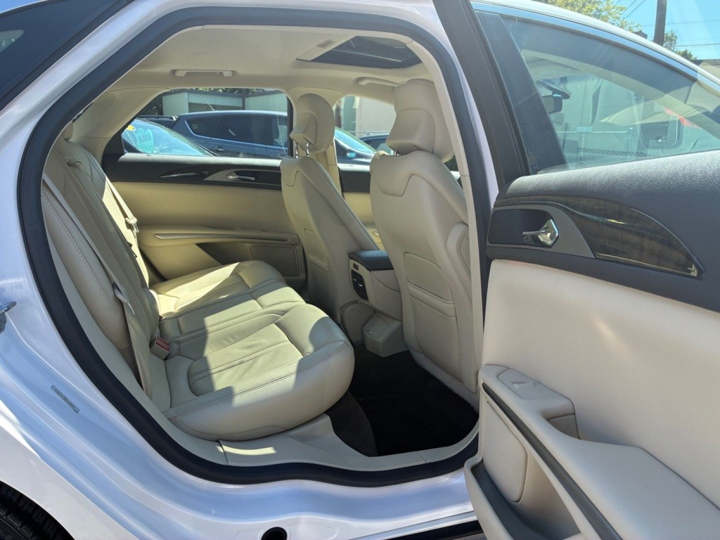 2015 WHITE LINCOLN MKZ HYBRID (3LN6L2LU5FR) with an 2.0L engine, Continuously Variable transmission, located at 117 North Cameron Street, Harrisburg, PA, 17101, (717) 963-8962, 40.267021, -76.875351 - WE FINANCE!!! MOST vehicles are available for financing. Good Credit/ Challenged Credit/ No Credit - ALL Trade-Ins Welcomed!!! APPLY ONLINE or CALL us TODAY Please call us to discuss your cash and/or financing options. Thanks for checking our inventory! We're here to help.- Photo#9