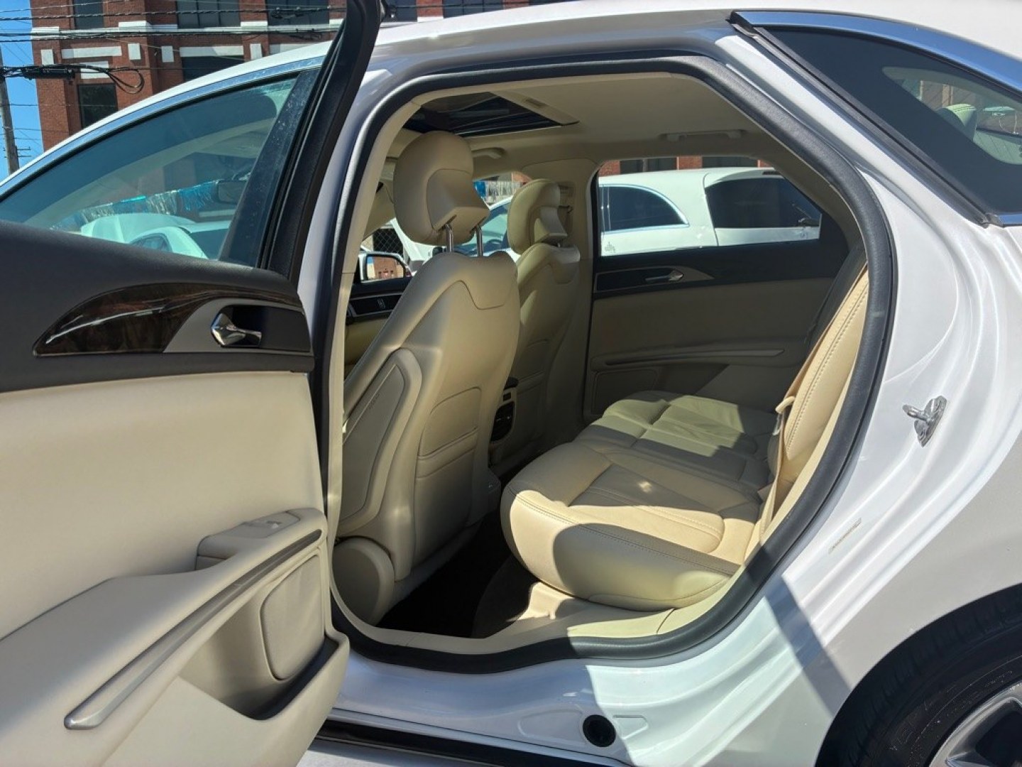 2015 WHITE LINCOLN MKZ HYBRID (3LN6L2LU5FR) with an 2.0L engine, Continuously Variable transmission, located at 117 North Cameron Street, Harrisburg, PA, 17101, (717) 963-8962, 40.267021, -76.875351 - WE FINANCE!!! MOST vehicles are available for financing. Good Credit/ Challenged Credit/ No Credit - ALL Trade-Ins Welcomed!!! APPLY ONLINE or CALL us TODAY Please call us to discuss your cash and/or financing options. Thanks for checking our inventory! We're here to help.- Photo#11