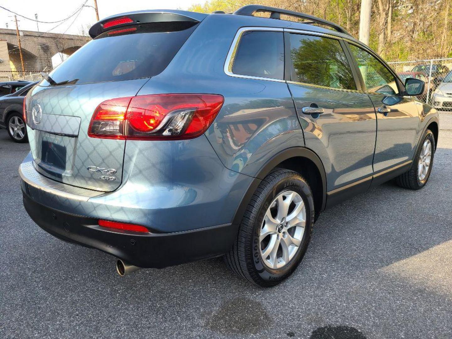 2015 BLUE MAZDA CX-9 TOURING (JM3TB3CV9F0) with an 3.7L engine, Automatic transmission, located at 117 North Cameron Street, Harrisburg, PA, 17101, (717) 963-8962, 40.267021, -76.875351 - Photo#3