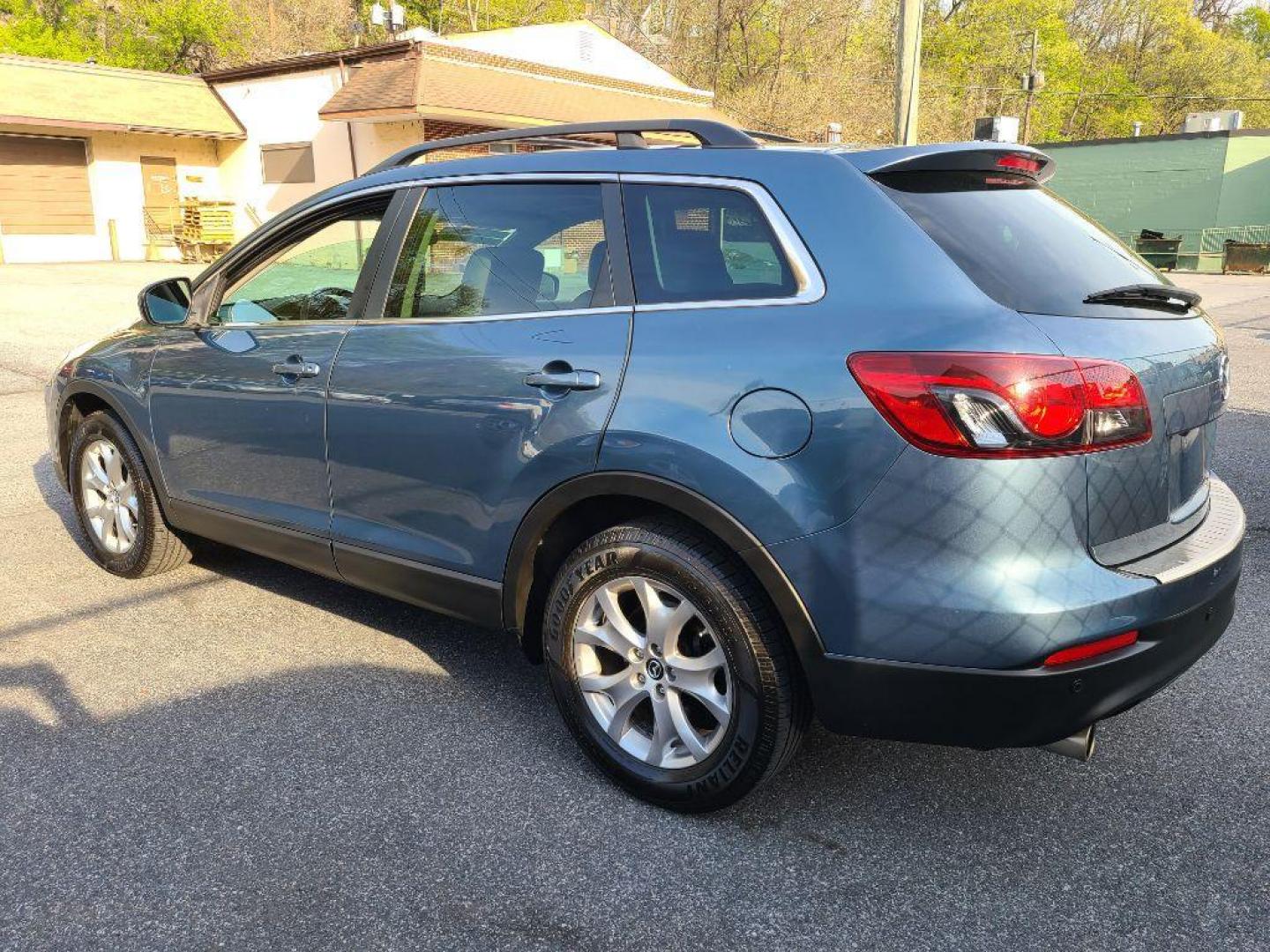 2015 BLUE MAZDA CX-9 TOURING (JM3TB3CV9F0) with an 3.7L engine, Automatic transmission, located at 117 North Cameron Street, Harrisburg, PA, 17101, (717) 963-8962, 40.267021, -76.875351 - Photo#4