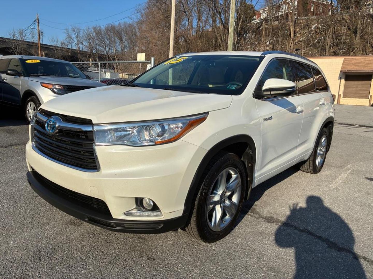2015 WHITE TOYOTA HIGHLANDER HYBRID LIMITED (5TDDCRFH9FS) with an 3.5L engine, Continuously Variable transmission, located at 117 North Cameron Street, Harrisburg, PA, 17101, (717) 963-8962, 40.267021, -76.875351 - Photo#0