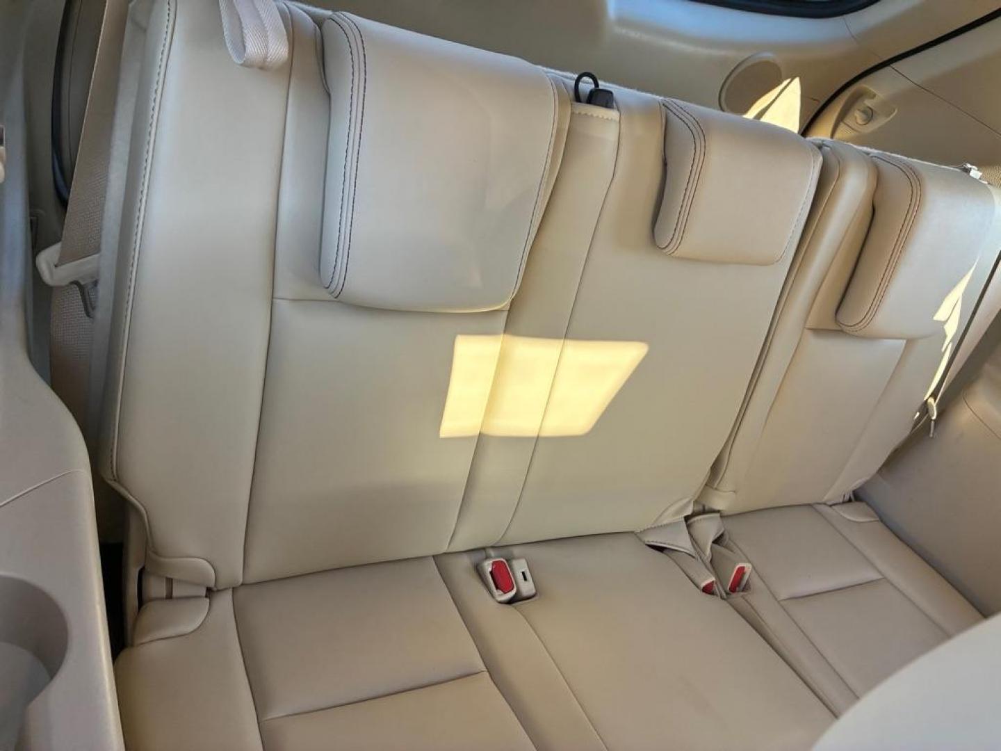 2015 WHITE TOYOTA HIGHLANDER HYBRID LIMITED (5TDDCRFH9FS) with an 3.5L engine, Continuously Variable transmission, located at 117 North Cameron Street, Harrisburg, PA, 17101, (717) 963-8962, 40.267021, -76.875351 - Photo#9