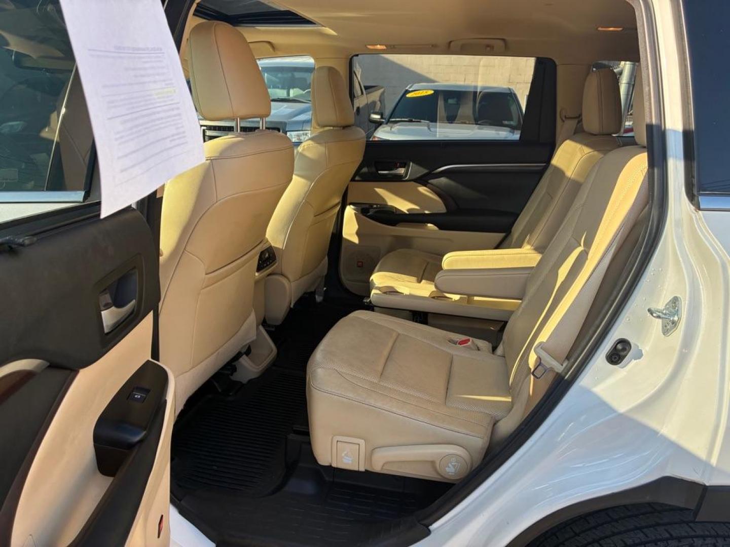 2015 WHITE TOYOTA HIGHLANDER HYBRID LIMITED (5TDDCRFH9FS) with an 3.5L engine, Continuously Variable transmission, located at 117 North Cameron Street, Harrisburg, PA, 17101, (717) 963-8962, 40.267021, -76.875351 - Photo#11