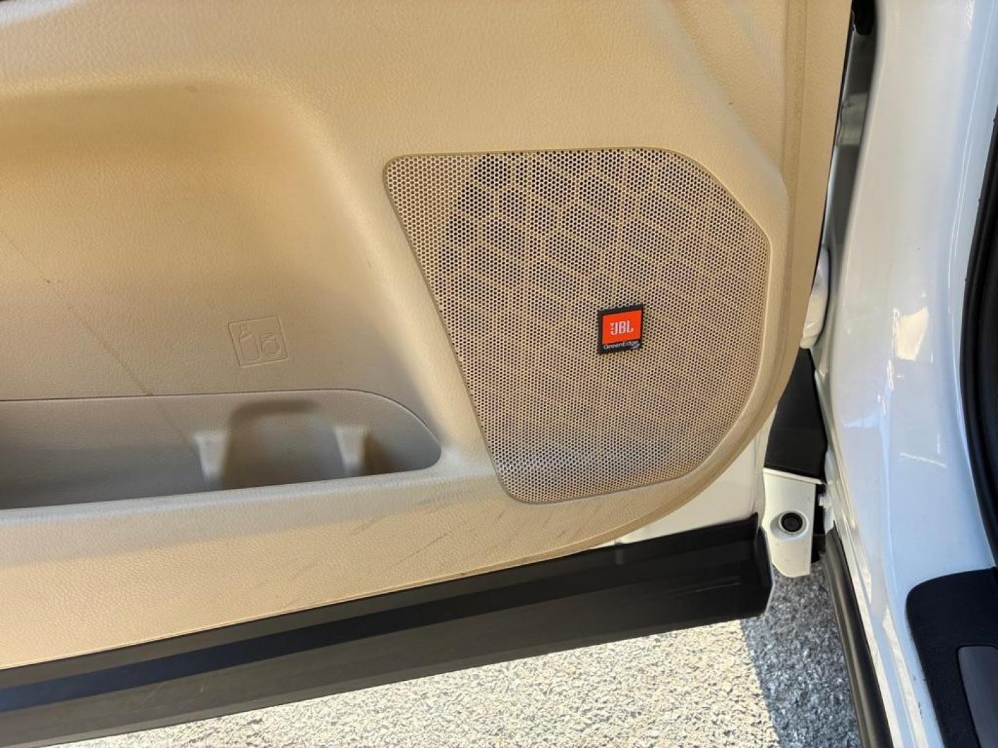 2015 WHITE TOYOTA HIGHLANDER HYBRID LIMITED (5TDDCRFH9FS) with an 3.5L engine, Continuously Variable transmission, located at 117 North Cameron Street, Harrisburg, PA, 17101, (717) 963-8962, 40.267021, -76.875351 - Photo#15