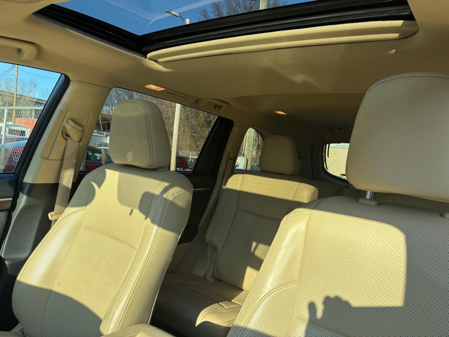 2015 WHITE TOYOTA HIGHLANDER HYBRID LIMITED (5TDDCRFH9FS) with an 3.5L engine, Continuously Variable transmission, located at 117 North Cameron Street, Harrisburg, PA, 17101, (717) 963-8962, 40.267021, -76.875351 - Photo#16