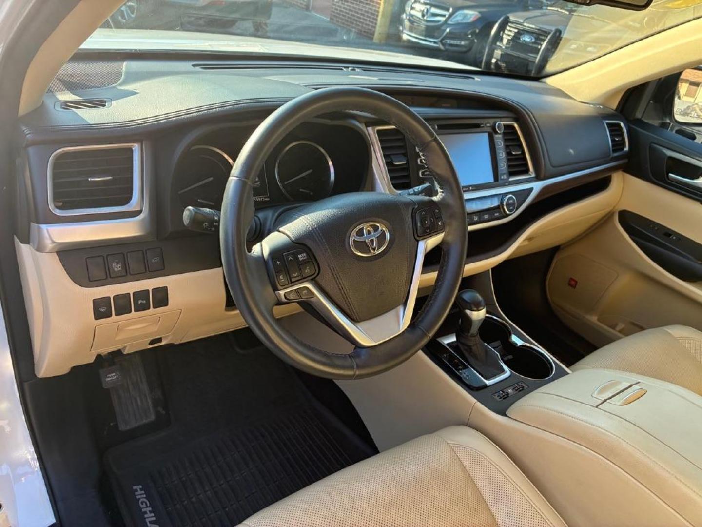 2015 WHITE TOYOTA HIGHLANDER HYBRID LIMITED (5TDDCRFH9FS) with an 3.5L engine, Continuously Variable transmission, located at 117 North Cameron Street, Harrisburg, PA, 17101, (717) 963-8962, 40.267021, -76.875351 - Photo#17