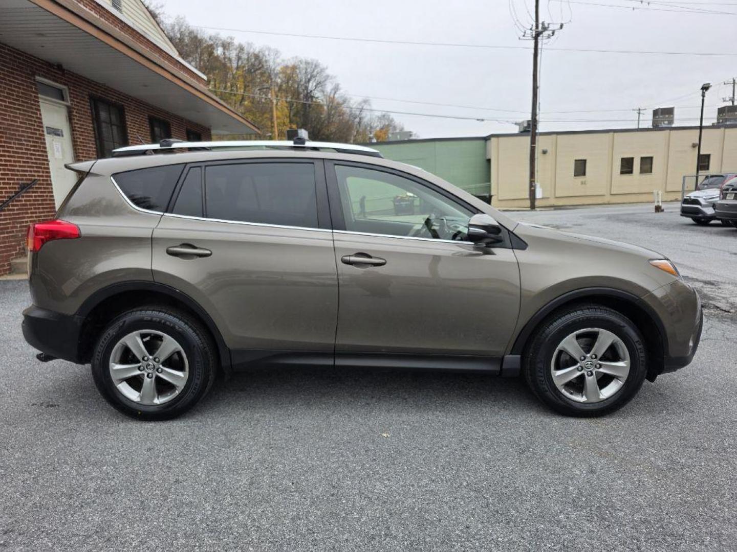 2015 BEIGE TOYOTA RAV4 XLE (JTMRFREV3FD) with an 2.5L engine, Automatic transmission, located at 117 North Cameron Street, Harrisburg, PA, 17101, (717) 963-8962, 40.267021, -76.875351 - WE FINANCE!!! Good Credit/ Bad Credit/ No Credit - ALL Trade-Ins Welcomed!!! ***Guaranteed Credit Approval*** APPLY ONLINE or CALL us TODAY ;) Please call us to discuss your cash and financing options. - Photo#5