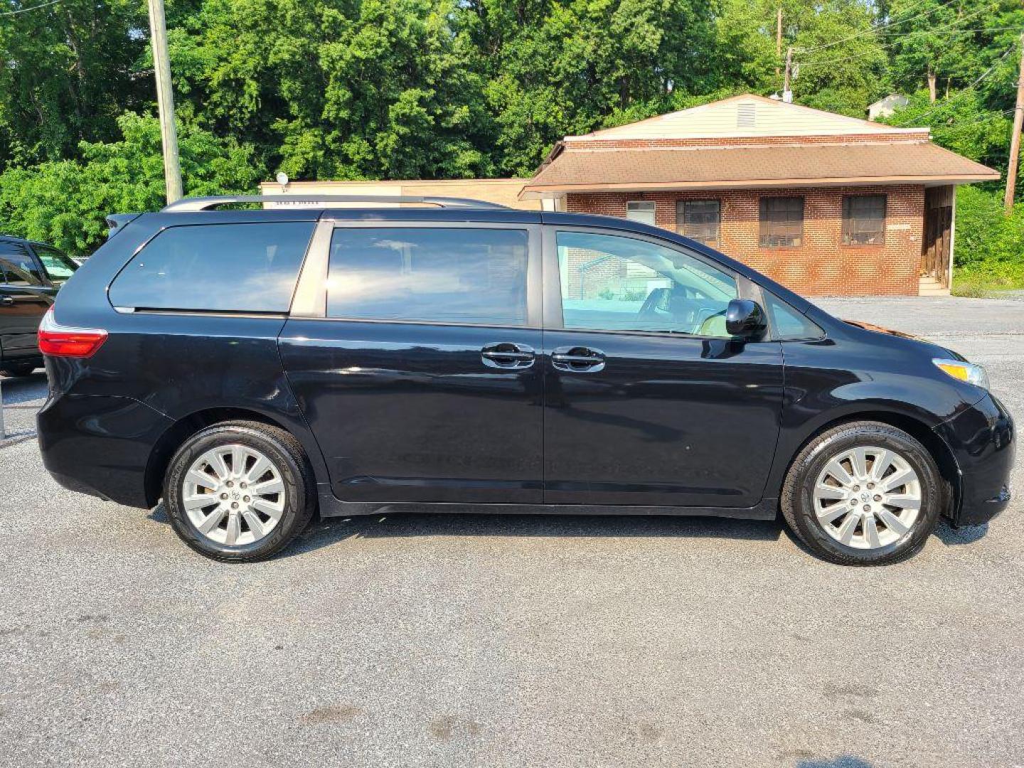 2015 BLACK TOYOTA SIENNA LE (5TDJK3DC3FS) with an 3.5L engine, Automatic transmission, located at 117 North Cameron Street, Harrisburg, PA, 17101, (717) 963-8962, 40.267021, -76.875351 - WE FINANCE!!! Good Credit/ Bad Credit/ No Credit - ALL Trade-Ins Welcomed!!! ***Guaranteed Credit Approval*** APPLY ONLINE or CALL us TODAY ;) Internet Prices and Marketplace Prices are SPECIAL discounted ***CASH DEALS*** Retail Prices are higher. Please call us to discuss your cash and finan - Photo#5