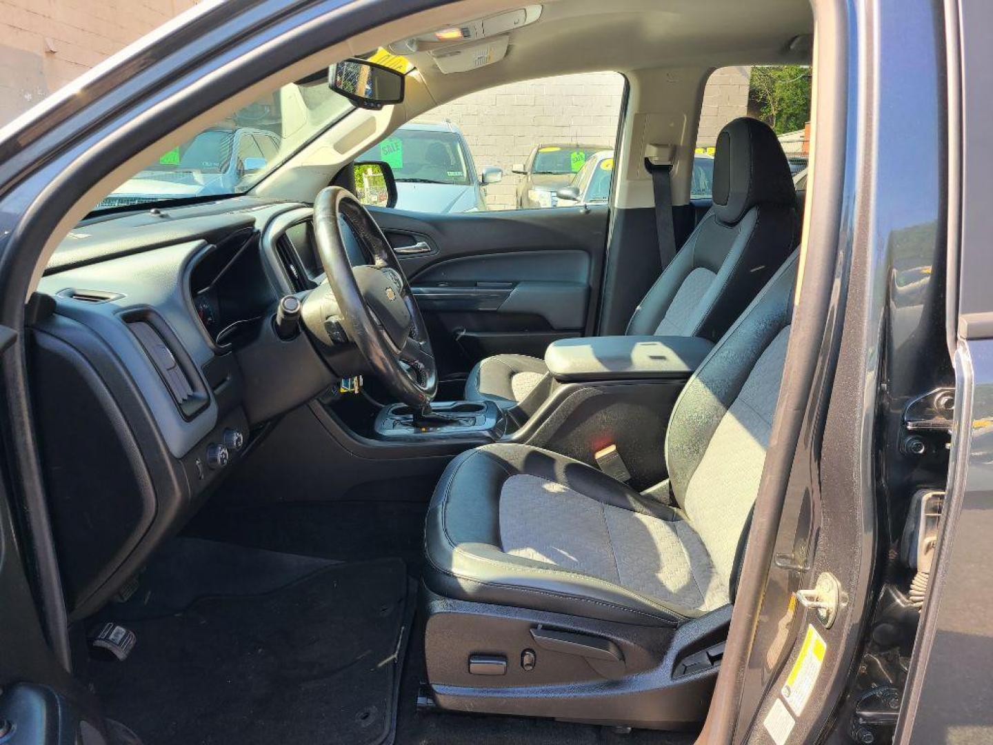 2016 GRAY CHEVROLET COLORADO Z71 (1GCGTDE35G1) with an 3.6L engine, Automatic transmission, located at 117 North Cameron Street, Harrisburg, PA, 17101, (717) 963-8962, 40.267021, -76.875351 - WE FINANCE!!! Good Credit/ Bad Credit/ No Credit - ALL Trade-Ins Welcomed!!! ***Guaranteed Credit Approval*** APPLY ONLINE or CALL us TODAY ;) Internet Prices and Marketplace Prices are SPECIAL discounted ***CASH DEALS*** Retail Prices are higher. Please call us to discuss your cash and finan - Photo#11
