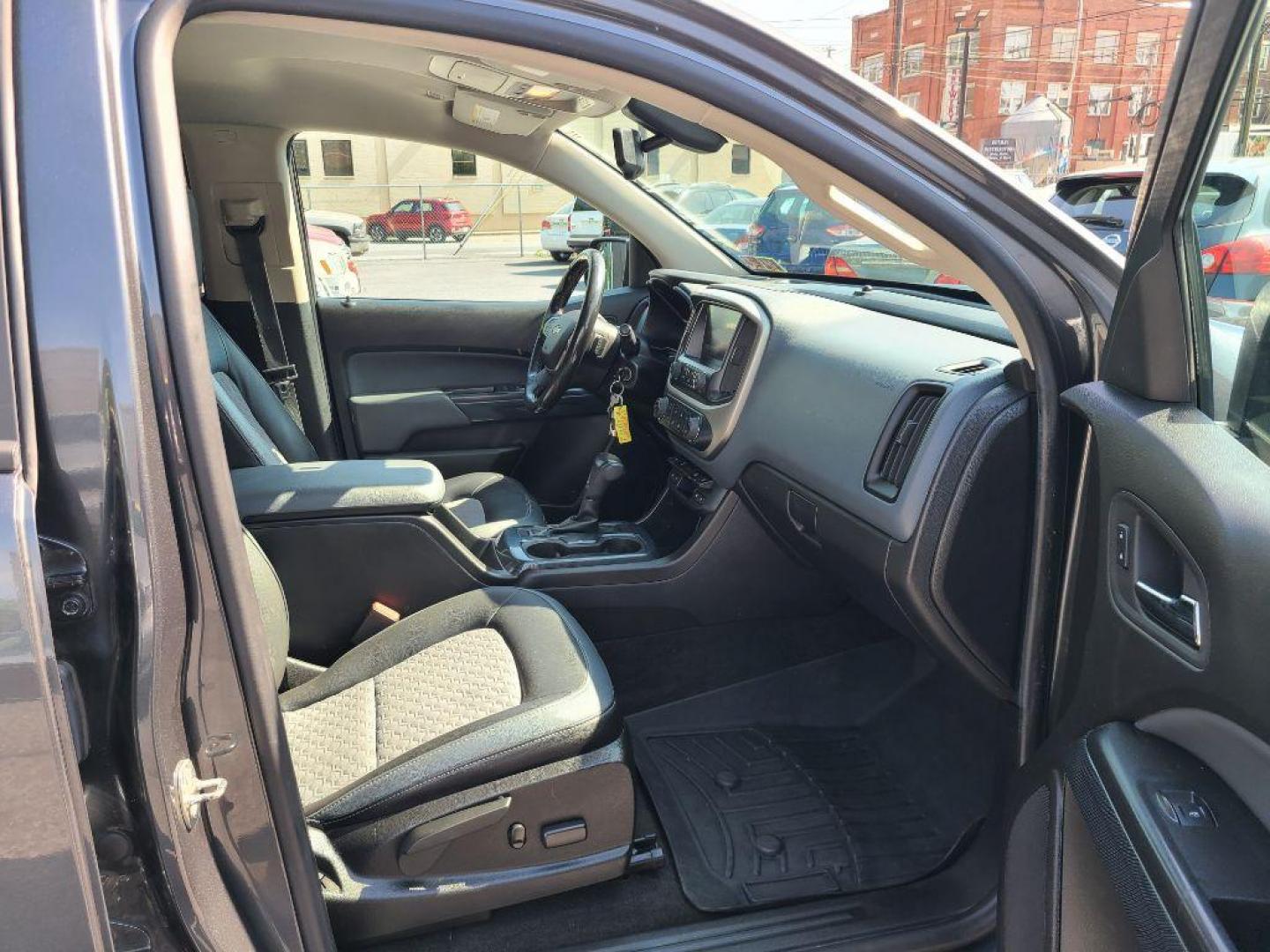 2016 GRAY CHEVROLET COLORADO Z71 (1GCGTDE35G1) with an 3.6L engine, Automatic transmission, located at 117 North Cameron Street, Harrisburg, PA, 17101, (717) 963-8962, 40.267021, -76.875351 - WE FINANCE!!! Good Credit/ Bad Credit/ No Credit - ALL Trade-Ins Welcomed!!! ***Guaranteed Credit Approval*** APPLY ONLINE or CALL us TODAY ;) Internet Prices and Marketplace Prices are SPECIAL discounted ***CASH DEALS*** Retail Prices are higher. Please call us to discuss your cash and finan - Photo#13