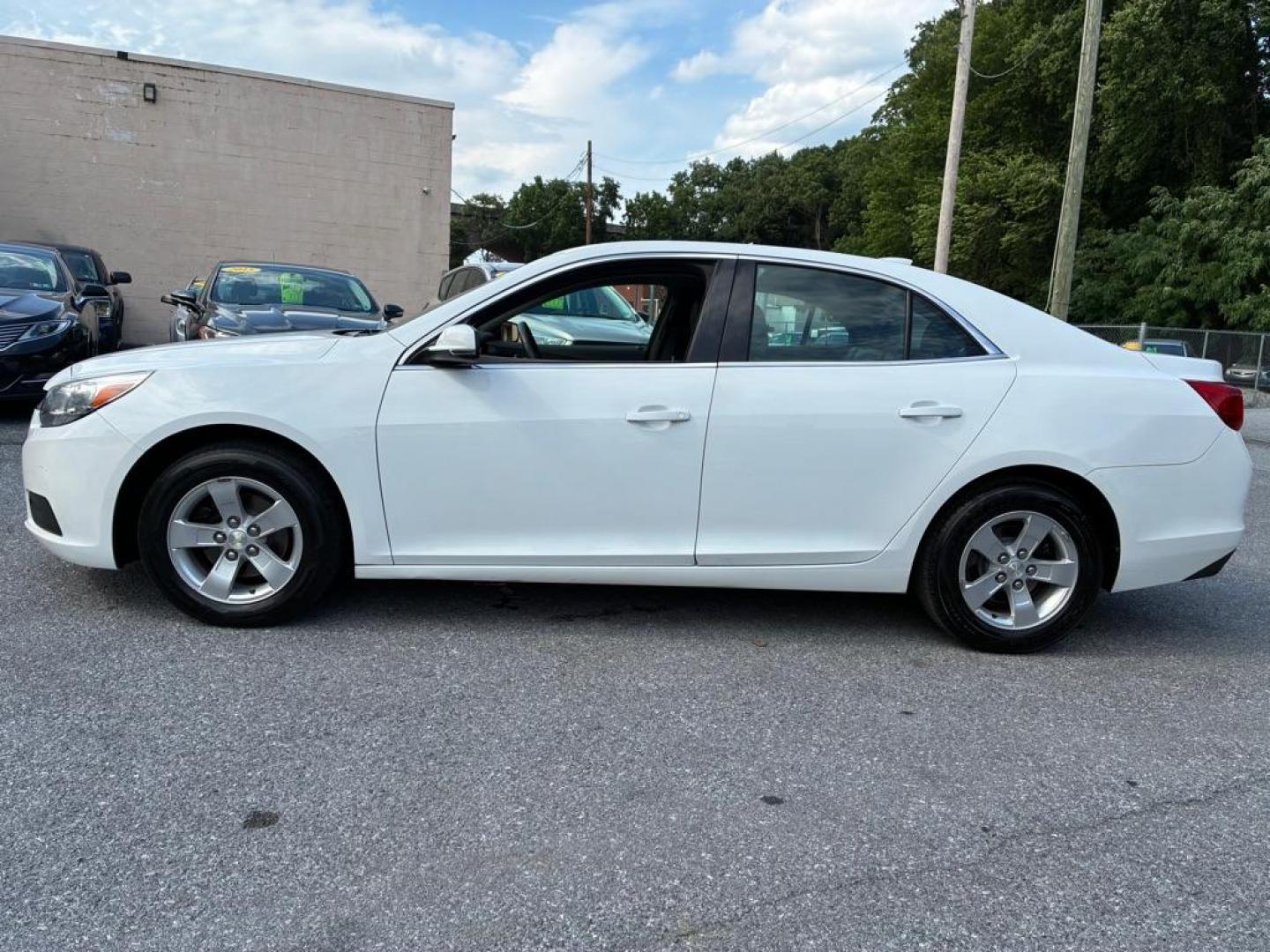 2016 WHITE CHEVROLET MALIBU LIMITED LT (1G11C5SAXGF) with an 2.5L engine, Automatic transmission, located at 117 North Cameron Street, Harrisburg, PA, 17101, (717) 963-8962, 40.267021, -76.875351 - WE FINANCE!!! MOST vehicles are available for financing. Good Credit/ Challenged Credit/ No Credit - ALL Trade-Ins Welcomed!!! APPLY ONLINE or CALL us TODAY Please call us to discuss your cash and/or financing options. Thanks for checking our inventory! We're here to help.- Photo#1