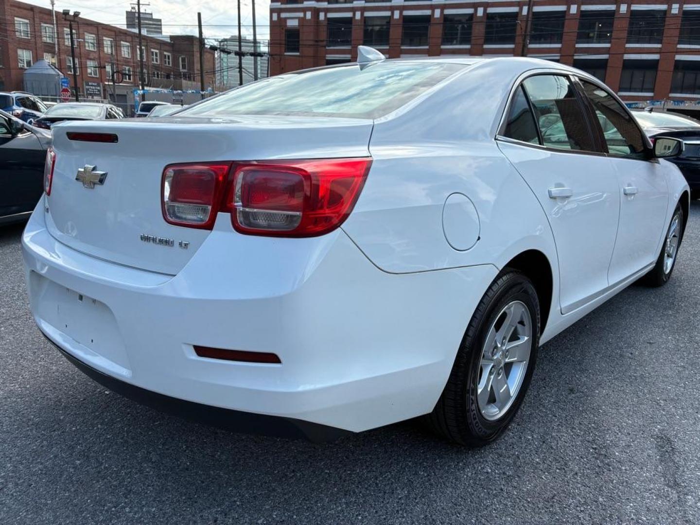2016 WHITE CHEVROLET MALIBU LIMITED LT (1G11C5SAXGF) with an 2.5L engine, Automatic transmission, located at 117 North Cameron Street, Harrisburg, PA, 17101, (717) 963-8962, 40.267021, -76.875351 - WE FINANCE!!! MOST vehicles are available for financing. Good Credit/ Challenged Credit/ No Credit - ALL Trade-Ins Welcomed!!! APPLY ONLINE or CALL us TODAY Please call us to discuss your cash and/or financing options. Thanks for checking our inventory! We're here to help.- Photo#4