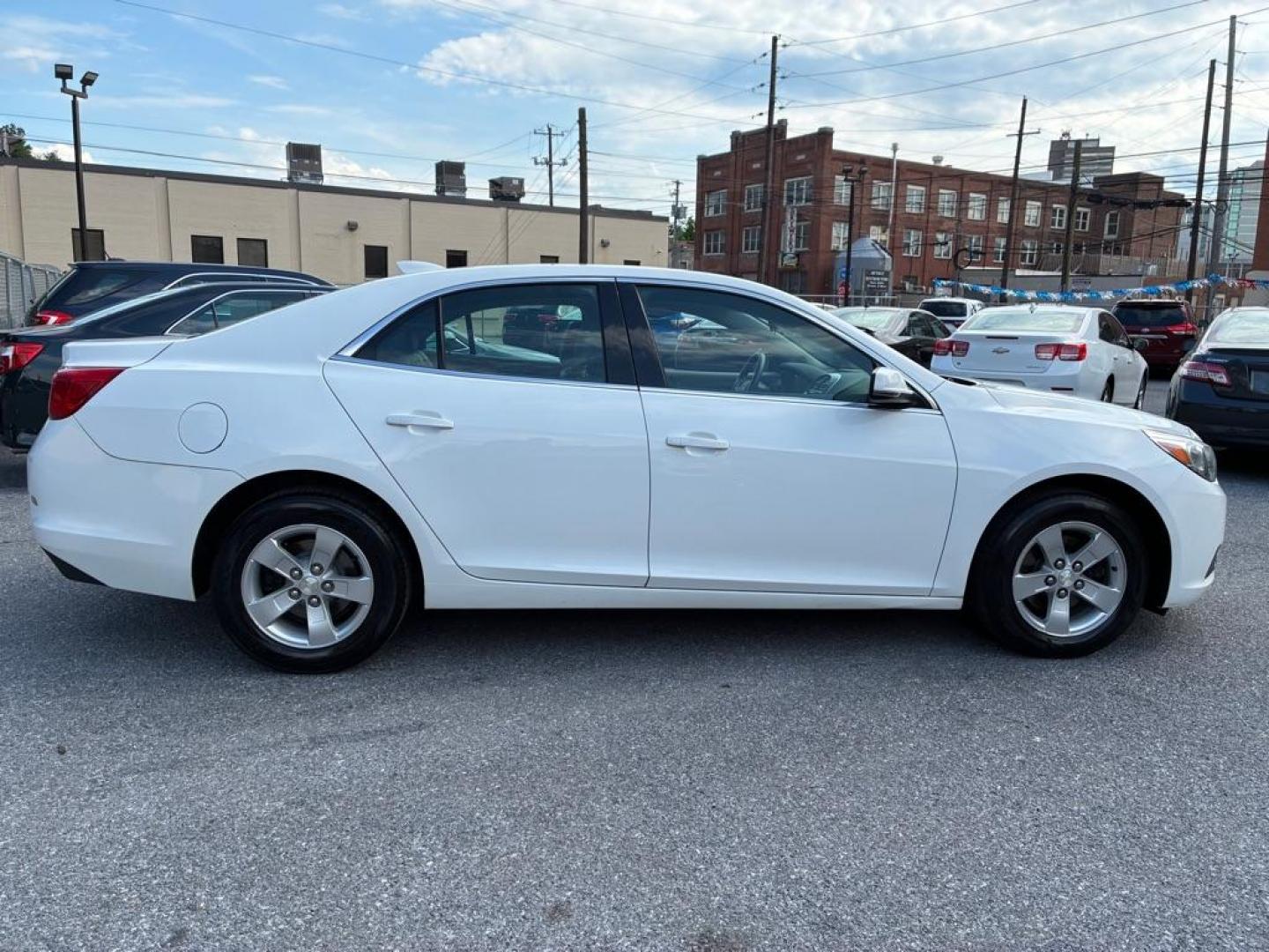 2016 WHITE CHEVROLET MALIBU LIMITED LT (1G11C5SAXGF) with an 2.5L engine, Automatic transmission, located at 117 North Cameron Street, Harrisburg, PA, 17101, (717) 963-8962, 40.267021, -76.875351 - WE FINANCE!!! MOST vehicles are available for financing. Good Credit/ Challenged Credit/ No Credit - ALL Trade-Ins Welcomed!!! APPLY ONLINE or CALL us TODAY Please call us to discuss your cash and/or financing options. Thanks for checking our inventory! We're here to help.- Photo#5
