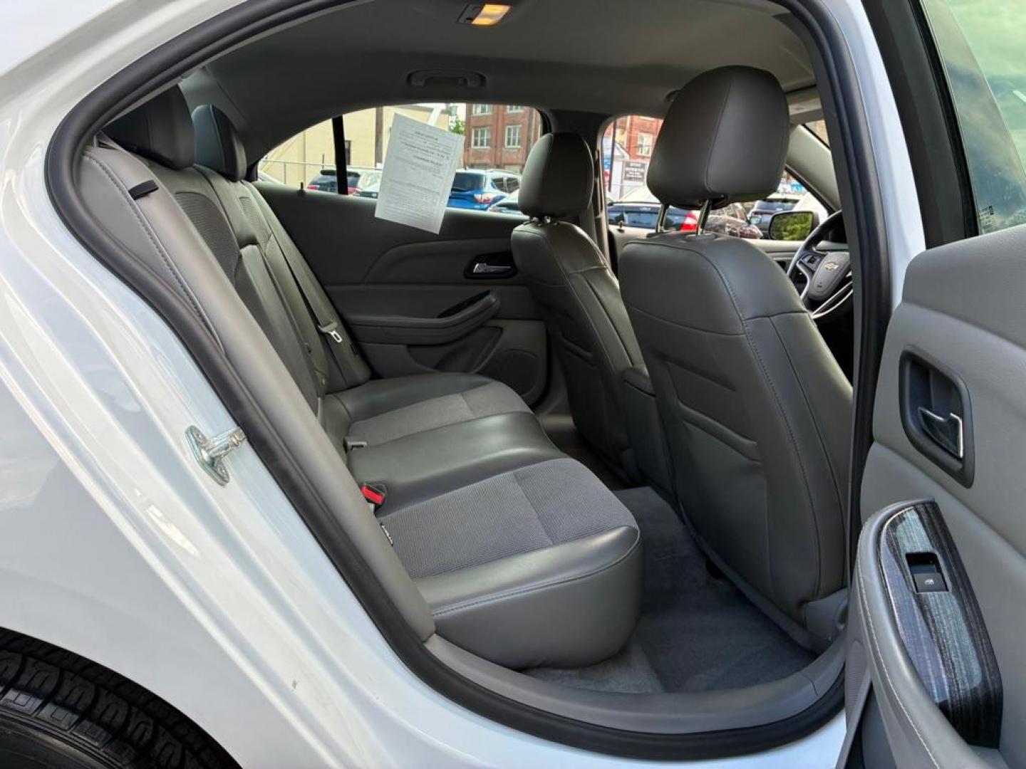 2016 WHITE CHEVROLET MALIBU LIMITED LT (1G11C5SAXGF) with an 2.5L engine, Automatic transmission, located at 117 North Cameron Street, Harrisburg, PA, 17101, (717) 963-8962, 40.267021, -76.875351 - WE FINANCE!!! MOST vehicles are available for financing. Good Credit/ Challenged Credit/ No Credit - ALL Trade-Ins Welcomed!!! APPLY ONLINE or CALL us TODAY Please call us to discuss your cash and/or financing options. Thanks for checking our inventory! We're here to help.- Photo#9