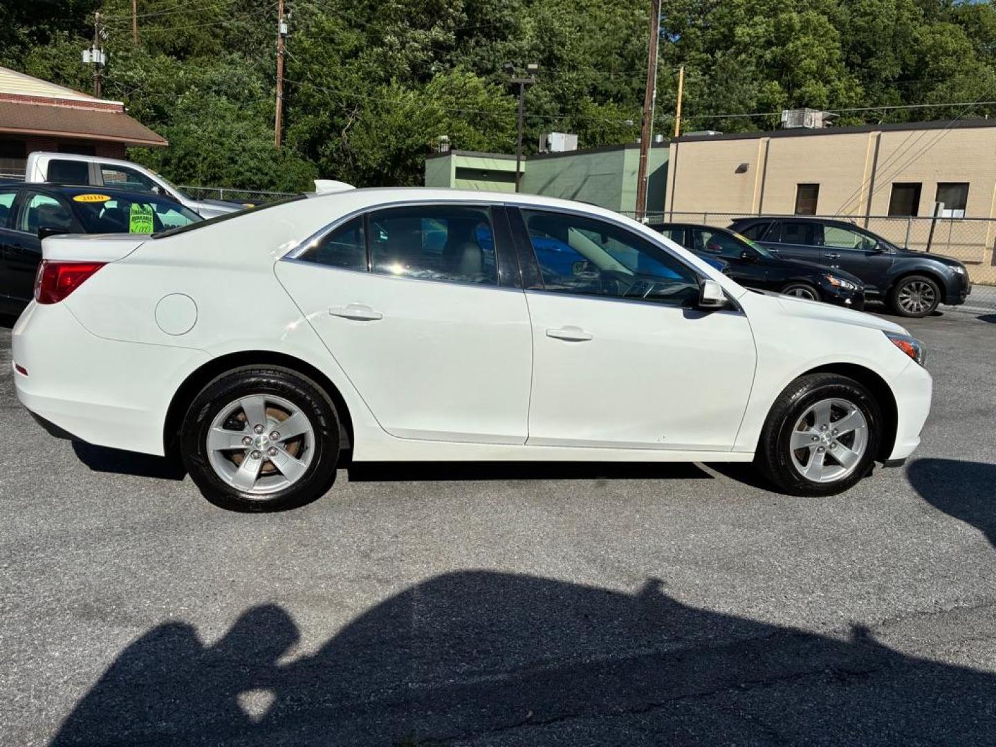 2016 WHITE CHEVROLET MALIBU LIMITED LT (1G11C5SA6GF) with an 2.5L engine, Automatic transmission, located at 117 North Cameron Street, Harrisburg, PA, 17101, (717) 963-8962, 40.267021, -76.875351 - WE FINANCE!!! MOST vehicles are available for financing. Good Credit/ Challenged Credit/ No Credit - ALL Trade-Ins Welcomed!!! APPLY ONLINE or CALL us TODAY Please call us to discuss your cash and/or financing options. Thanks for checking our inventory! We're here to help. - Photo#5