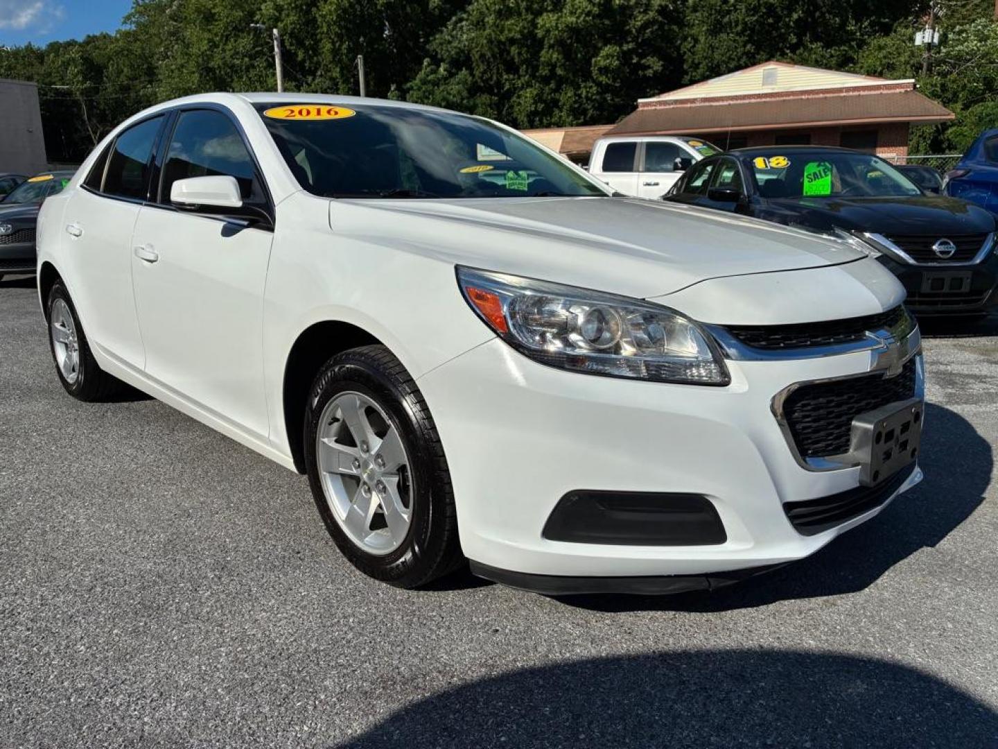 2016 WHITE CHEVROLET MALIBU LIMITED LT (1G11C5SA6GF) with an 2.5L engine, Automatic transmission, located at 117 North Cameron Street, Harrisburg, PA, 17101, (717) 963-8962, 40.267021, -76.875351 - WE FINANCE!!! MOST vehicles are available for financing. Good Credit/ Challenged Credit/ No Credit - ALL Trade-Ins Welcomed!!! APPLY ONLINE or CALL us TODAY Please call us to discuss your cash and/or financing options. Thanks for checking our inventory! We're here to help. - Photo#6