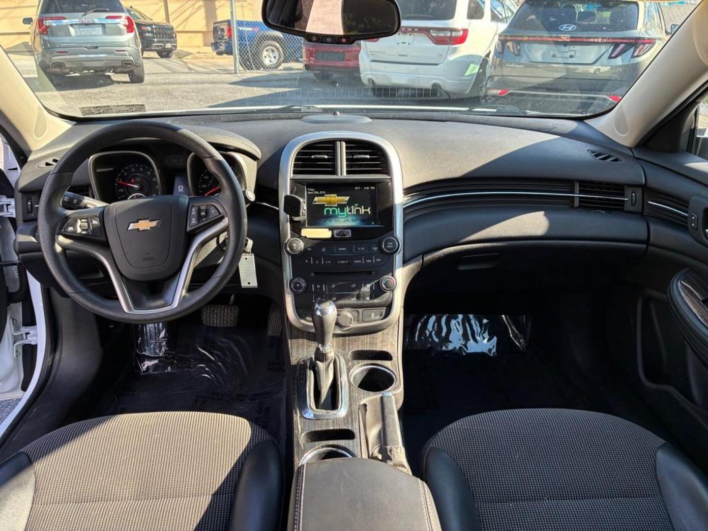 2016 WHITE CHEVROLET MALIBU LIMITED LT (1G11C5SA6GF) with an 2.5L engine, Automatic transmission, located at 117 North Cameron Street, Harrisburg, PA, 17101, (717) 963-8962, 40.267021, -76.875351 - WE FINANCE!!! MOST vehicles are available for financing. Good Credit/ Challenged Credit/ No Credit - ALL Trade-Ins Welcomed!!! APPLY ONLINE or CALL us TODAY Please call us to discuss your cash and/or financing options. Thanks for checking our inventory! We're here to help. - Photo#12