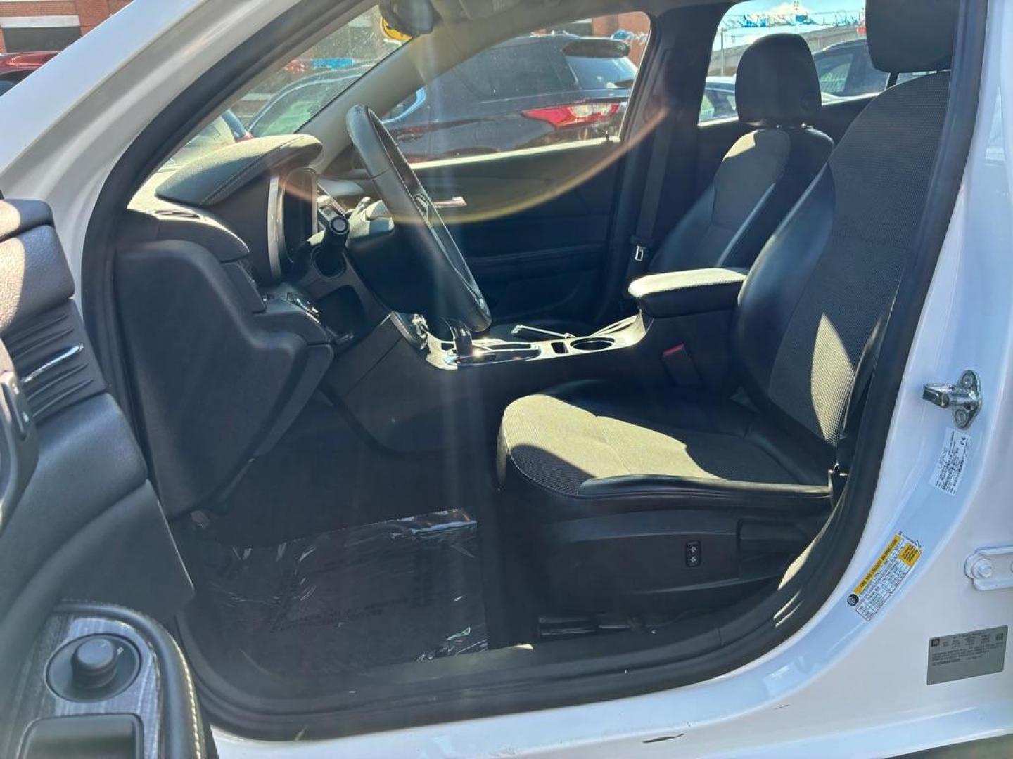 2016 WHITE CHEVROLET MALIBU LIMITED LT (1G11C5SA6GF) with an 2.5L engine, Automatic transmission, located at 117 North Cameron Street, Harrisburg, PA, 17101, (717) 963-8962, 40.267021, -76.875351 - WE FINANCE!!! MOST vehicles are available for financing. Good Credit/ Challenged Credit/ No Credit - ALL Trade-Ins Welcomed!!! APPLY ONLINE or CALL us TODAY Please call us to discuss your cash and/or financing options. Thanks for checking our inventory! We're here to help. - Photo#13