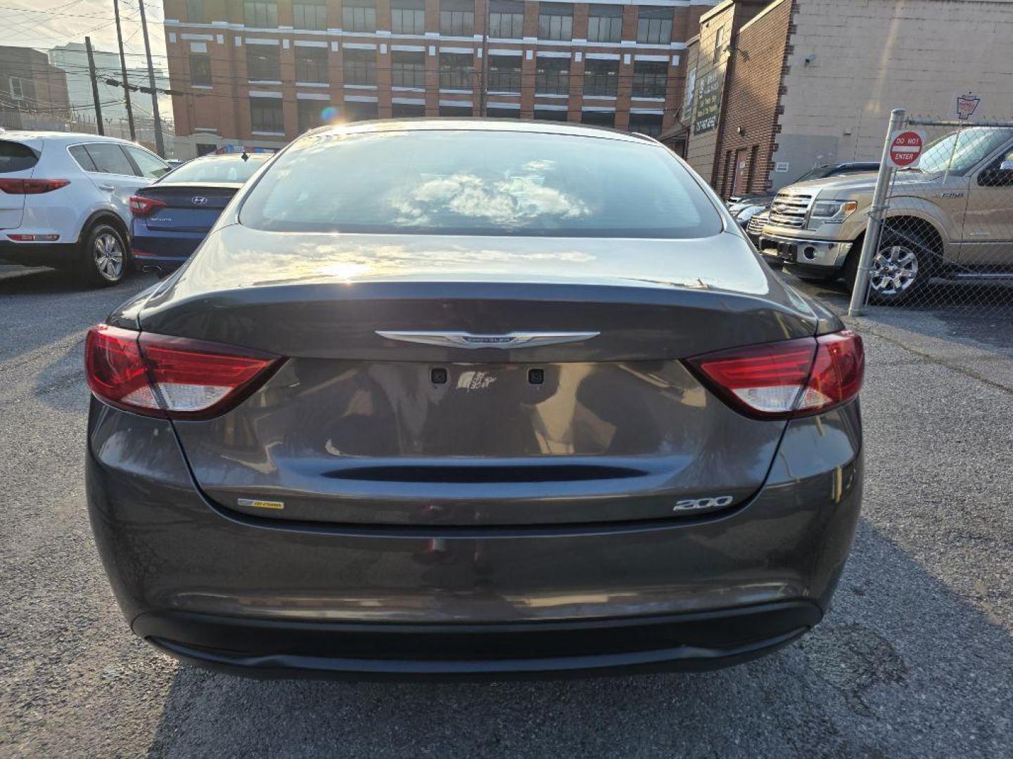 2016 GRAY CHRYSLER 200 LX (1C3CCCFB1GN) with an 2.4L engine, Automatic transmission, located at 131 N Cameron st, Harrisburg, PA, 17101, (717) 561-2926, 40.267086, -76.875374 - WE FINANCE!!! Good Credit/ Challenged Credit/ No Credit - ALL Trade-Ins Welcomed!!! APPLY ONLINE or CALL us TODAY ;) Please call us to discuss your cash and/or financing options. - Photo#3