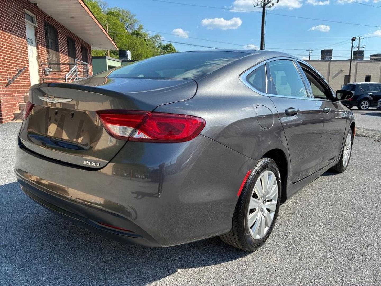2016 GRAY CHRYSLER 200 LX (1C3CCCFB9GN) with an 2.4L engine, Automatic transmission, located at 117 North Cameron Street, Harrisburg, PA, 17101, (717) 963-8962, 40.267021, -76.875351 - Photo#4