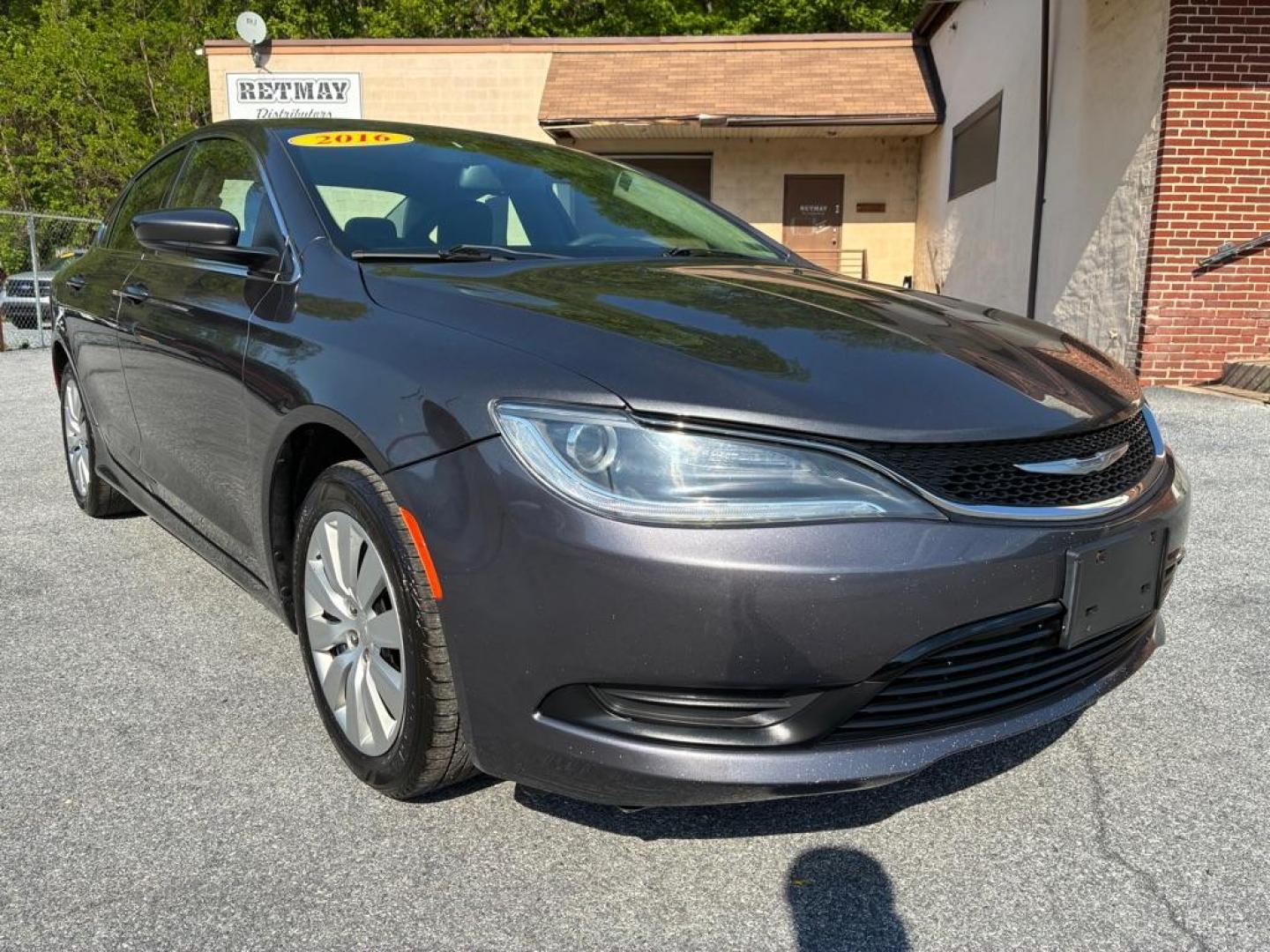 2016 GRAY CHRYSLER 200 LX (1C3CCCFB9GN) with an 2.4L engine, Automatic transmission, located at 117 North Cameron Street, Harrisburg, PA, 17101, (717) 963-8962, 40.267021, -76.875351 - Photo#6