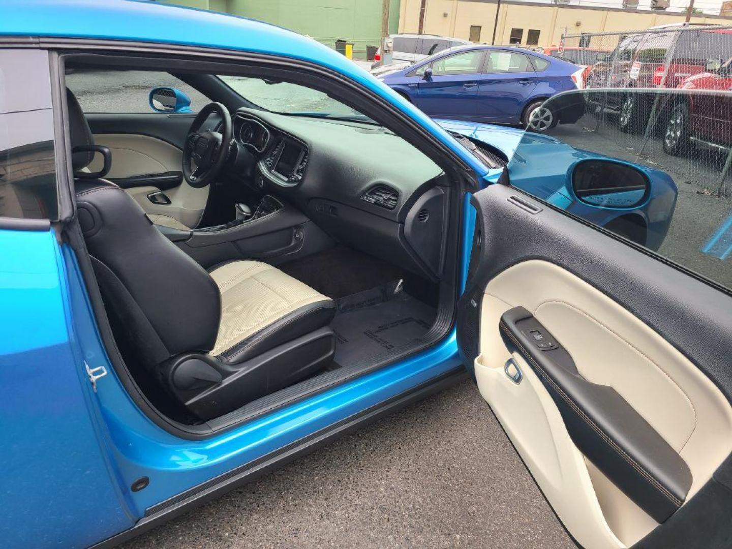 2016 BLUE DODGE CHALLENGER R/T (2C3CDZBT7GH) with an 5.7L engine, 6-Speed Manual transmission, located at 117 North Cameron Street, Harrisburg, PA, 17101, (717) 963-8962, 40.267021, -76.875351 - WE FINANCE!!! Good Credit/ Bad Credit/ No Credit - ALL Trade-Ins Welcomed!!! ***Guaranteed Credit Approval*** APPLY ONLINE or CALL us TODAY ;) Internet Prices and Marketplace Prices are SPECIAL discounted ***CASH DEALS*** Retail Prices are higher. Please call us to discuss your cash and finan - Photo#9