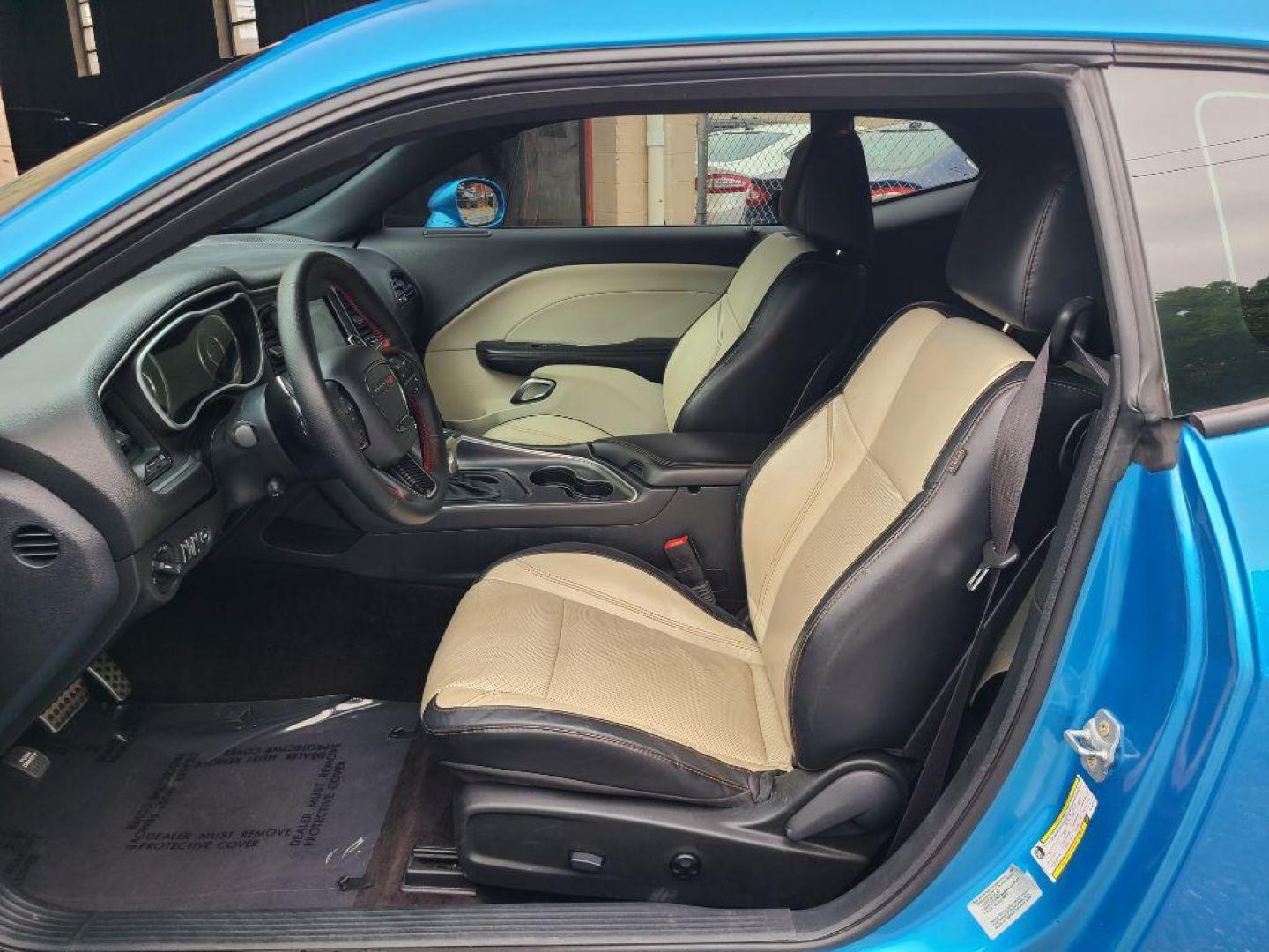 2016 BLUE DODGE CHALLENGER R/T (2C3CDZBT7GH) with an 5.7L engine, 6-Speed Manual transmission, located at 117 North Cameron Street, Harrisburg, PA, 17101, (717) 963-8962, 40.267021, -76.875351 - WE FINANCE!!! Good Credit/ Bad Credit/ No Credit - ALL Trade-Ins Welcomed!!! ***Guaranteed Credit Approval*** APPLY ONLINE or CALL us TODAY ;) Internet Prices and Marketplace Prices are SPECIAL discounted ***CASH DEALS*** Retail Prices are higher. Please call us to discuss your cash and finan - Photo#13