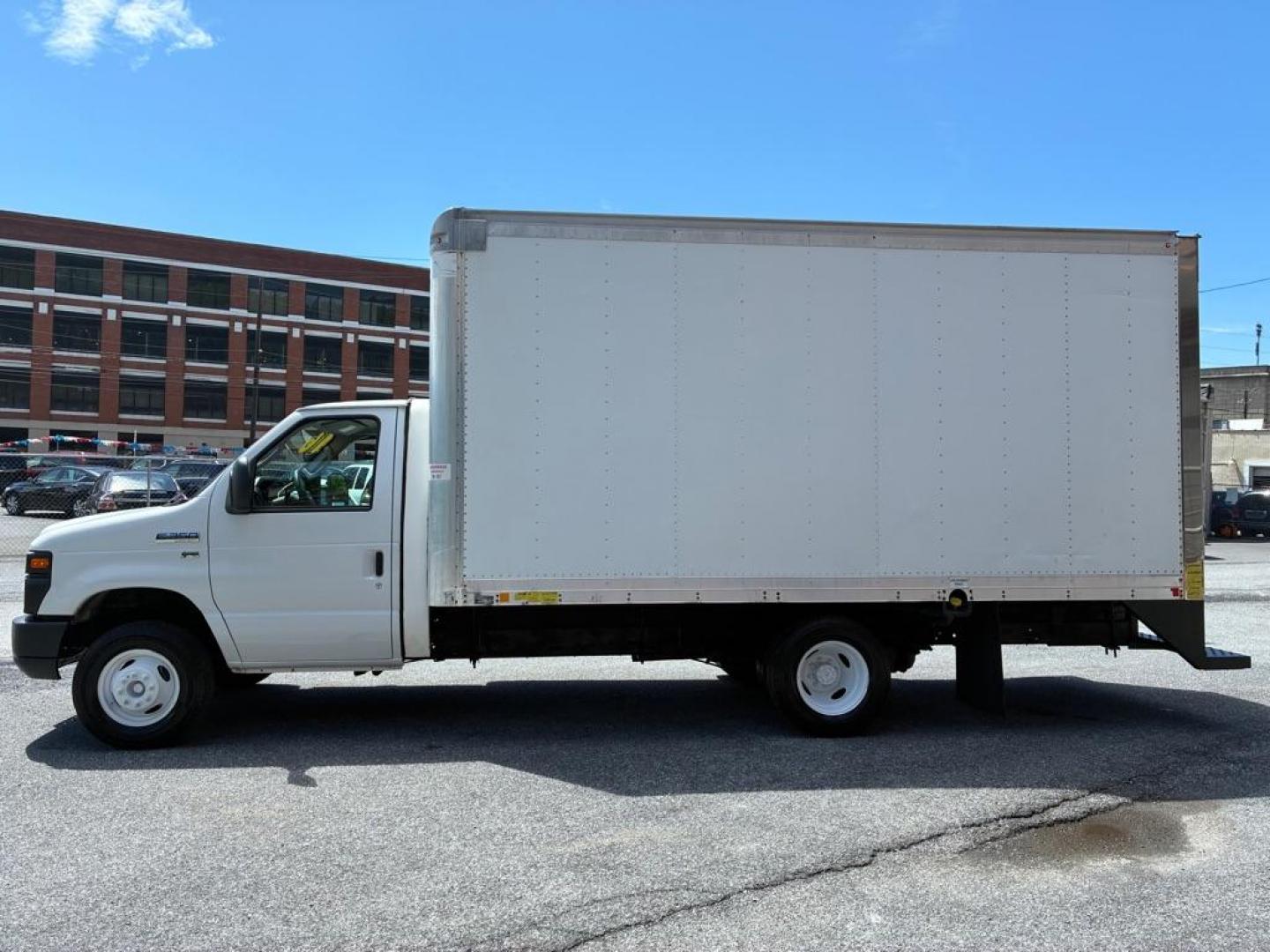 2016 WHITE FORD ECONOLINE E350 SUPER DUTY CUTAWAY VAN (1FDWE3FL6GD) with an 5.4L engine, Automatic transmission, located at 117 North Cameron Street, Harrisburg, PA, 17101, (717) 963-8962, 40.267021, -76.875351 - WE FINANCE!!! MOST vehicles are available for financing. Good Credit/ Challenged Credit/ No Credit - ALL Trade-Ins Welcomed!!! APPLY ONLINE or CALL us TODAY Please call us to discuss your cash and/or financing options. Thanks for checking our inventory! We're here to help. - Photo#1