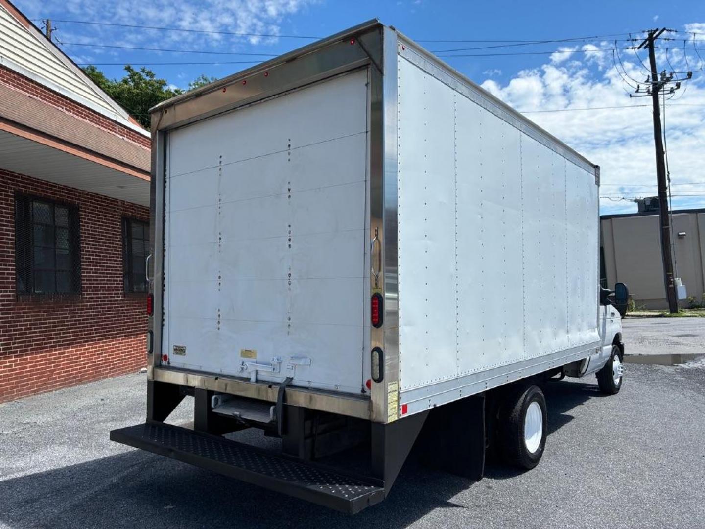 2016 WHITE FORD ECONOLINE E350 SUPER DUTY CUTAWAY VAN (1FDWE3FL6GD) with an 5.4L engine, Automatic transmission, located at 117 North Cameron Street, Harrisburg, PA, 17101, (717) 963-8962, 40.267021, -76.875351 - WE FINANCE!!! MOST vehicles are available for financing. Good Credit/ Challenged Credit/ No Credit - ALL Trade-Ins Welcomed!!! APPLY ONLINE or CALL us TODAY Please call us to discuss your cash and/or financing options. Thanks for checking our inventory! We're here to help. - Photo#4