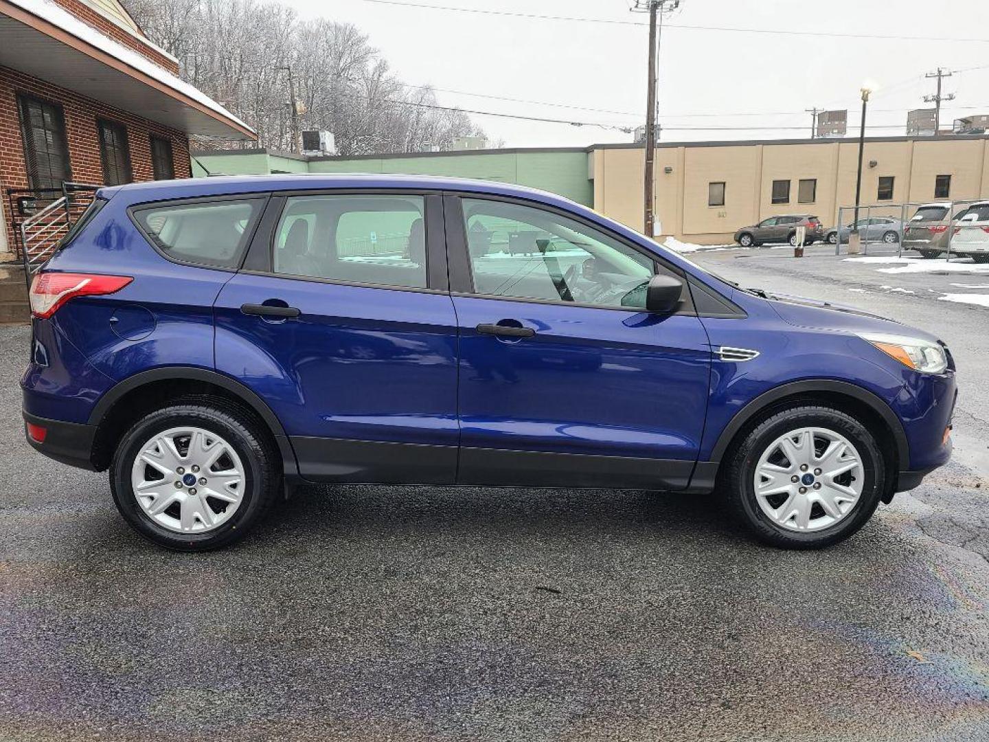 2016 BLUE FORD ESCAPE S (1FMCU0F73GU) with an 2.5L engine, Automatic transmission, located at 117 North Cameron Street, Harrisburg, PA, 17101, (717) 963-8962, 40.267021, -76.875351 - WE FINANCE!!! Good Credit/ Bad Credit/ No Credit - ALL Trade-Ins Welcomed!!! ***Guaranteed Credit Approval*** APPLY ONLINE or CALL us TODAY ;) Internet Prices and Marketplace Prices are SPECIAL discounted ***CASH DEALS*** Retail Prices are higher. Please call us to discuss your cash and finan - Photo#5