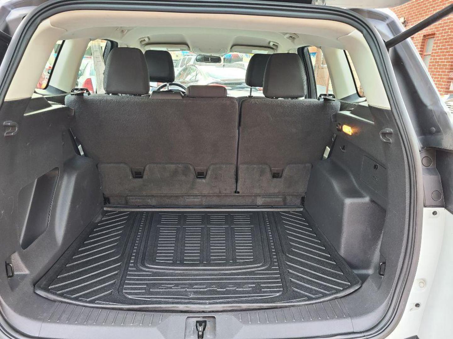 2016 WHITE FORD ESCAPE S (1FMCU0F78GU) with an 2.5L engine, Automatic transmission, located at 117 North Cameron Street, Harrisburg, PA, 17101, (717) 963-8962, 40.267021, -76.875351 - WE FINANCE!!! Good Credit/ Bad Credit/ No Credit - ALL Trade-Ins Welcomed!!! ***Guaranteed Credit Approval*** APPLY ONLINE or CALL us TODAY ;) Internet Prices and Marketplace Prices are SPECIAL discounted ***CASH DEALS*** Retail Prices are higher. Please call us to discuss your cash and finan - Photo#11