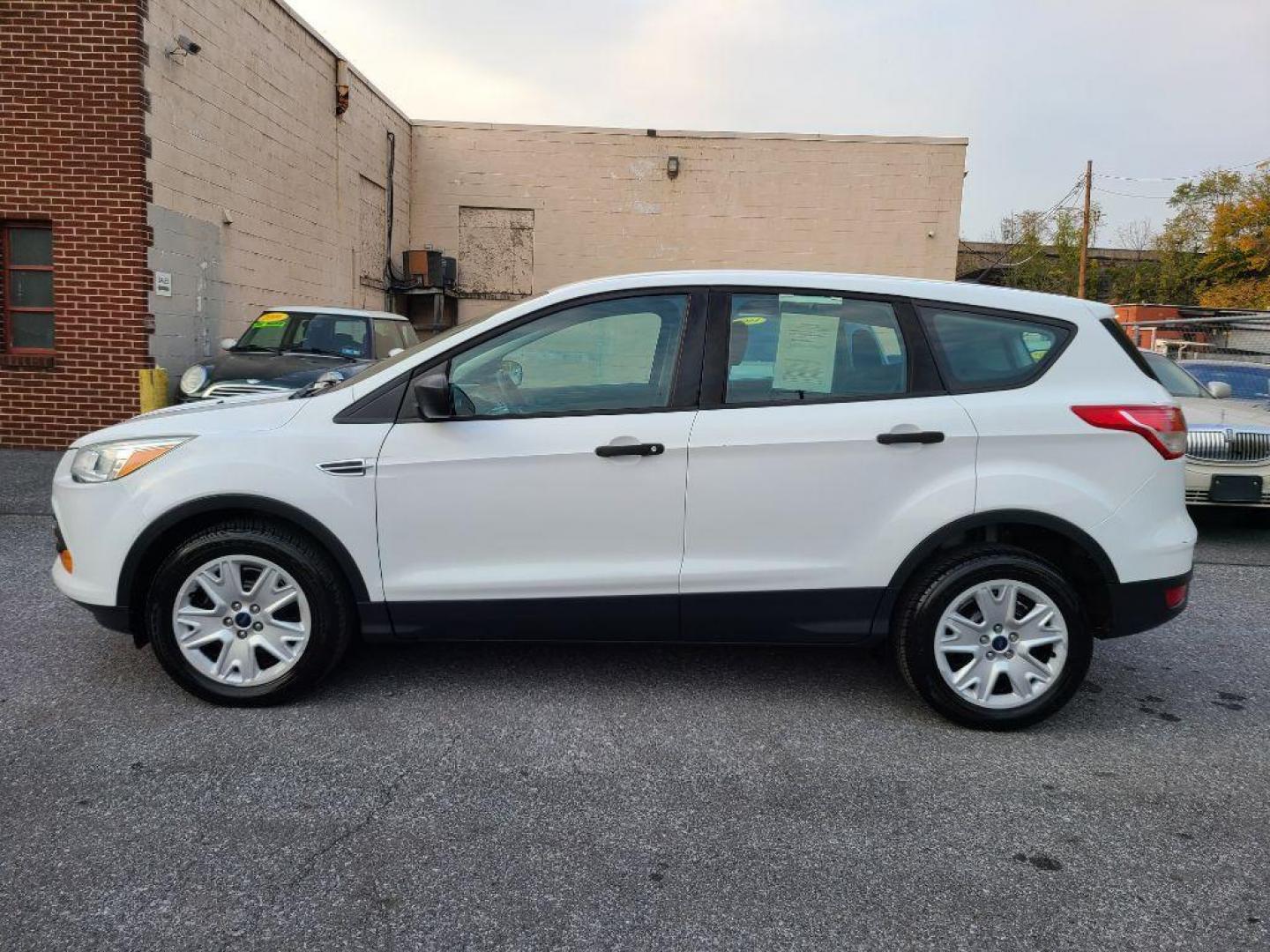2016 WHITE FORD ESCAPE S (1FMCU0F78GU) with an 2.5L engine, Automatic transmission, located at 117 North Cameron Street, Harrisburg, PA, 17101, (717) 963-8962, 40.267021, -76.875351 - WE FINANCE!!! Good Credit/ Bad Credit/ No Credit - ALL Trade-Ins Welcomed!!! ***Guaranteed Credit Approval*** APPLY ONLINE or CALL us TODAY ;) Internet Prices and Marketplace Prices are SPECIAL discounted ***CASH DEALS*** Retail Prices are higher. Please call us to discuss your cash and finan - Photo#1