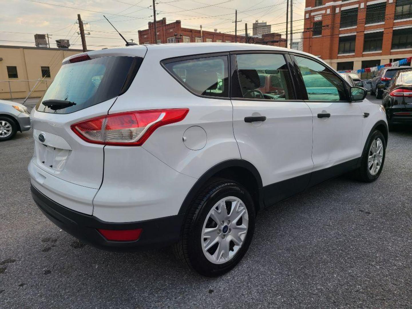 2016 WHITE FORD ESCAPE S (1FMCU0F78GU) with an 2.5L engine, Automatic transmission, located at 117 North Cameron Street, Harrisburg, PA, 17101, (717) 963-8962, 40.267021, -76.875351 - WE FINANCE!!! Good Credit/ Bad Credit/ No Credit - ALL Trade-Ins Welcomed!!! ***Guaranteed Credit Approval*** APPLY ONLINE or CALL us TODAY ;) Internet Prices and Marketplace Prices are SPECIAL discounted ***CASH DEALS*** Retail Prices are higher. Please call us to discuss your cash and finan - Photo#4